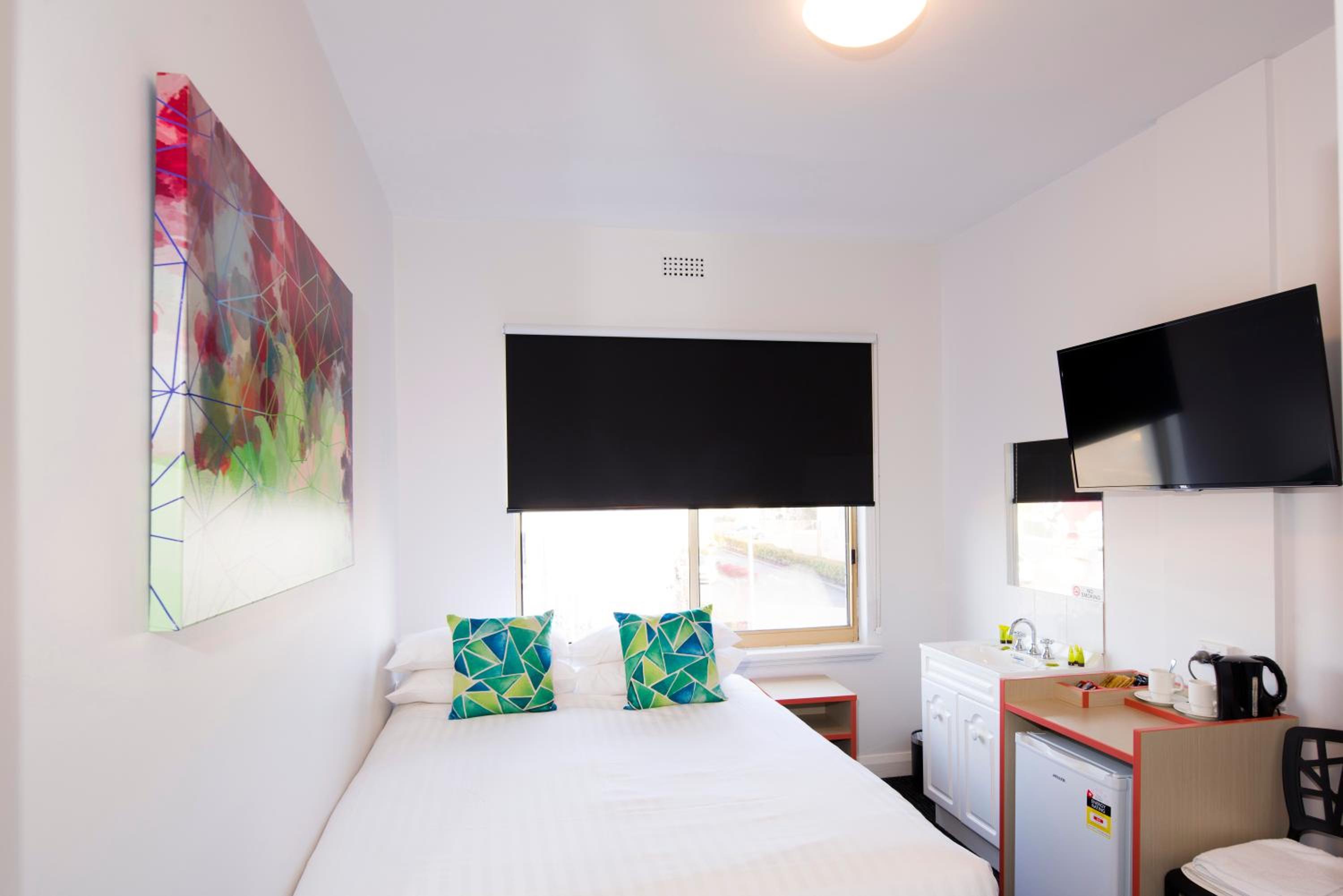 Queen Room with Shared Bathroom and Free Welcome Drink For Two Guests photo 1
