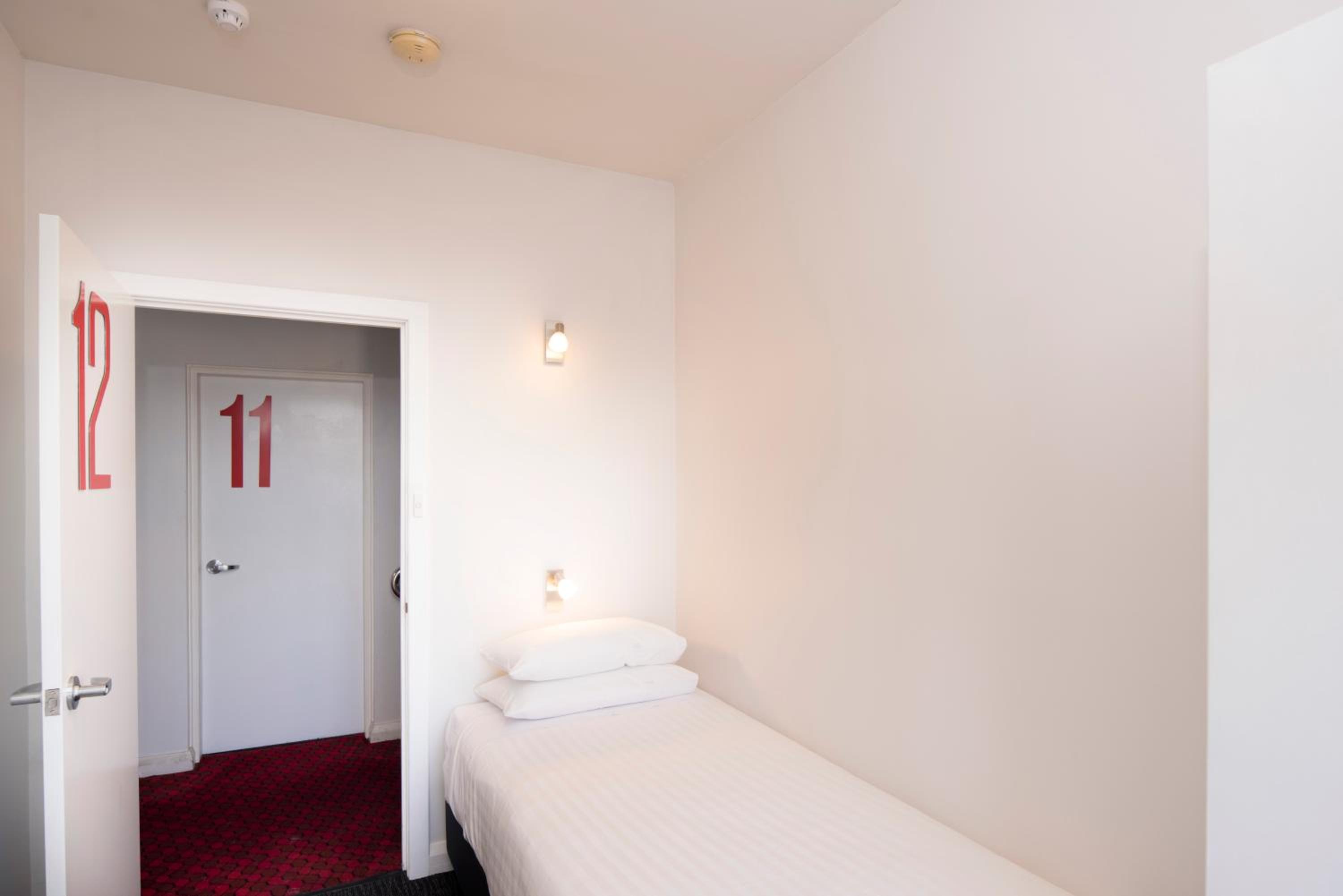 Single Room with Shared Bathroom and Free Welcome Drink For One Guest photo 1