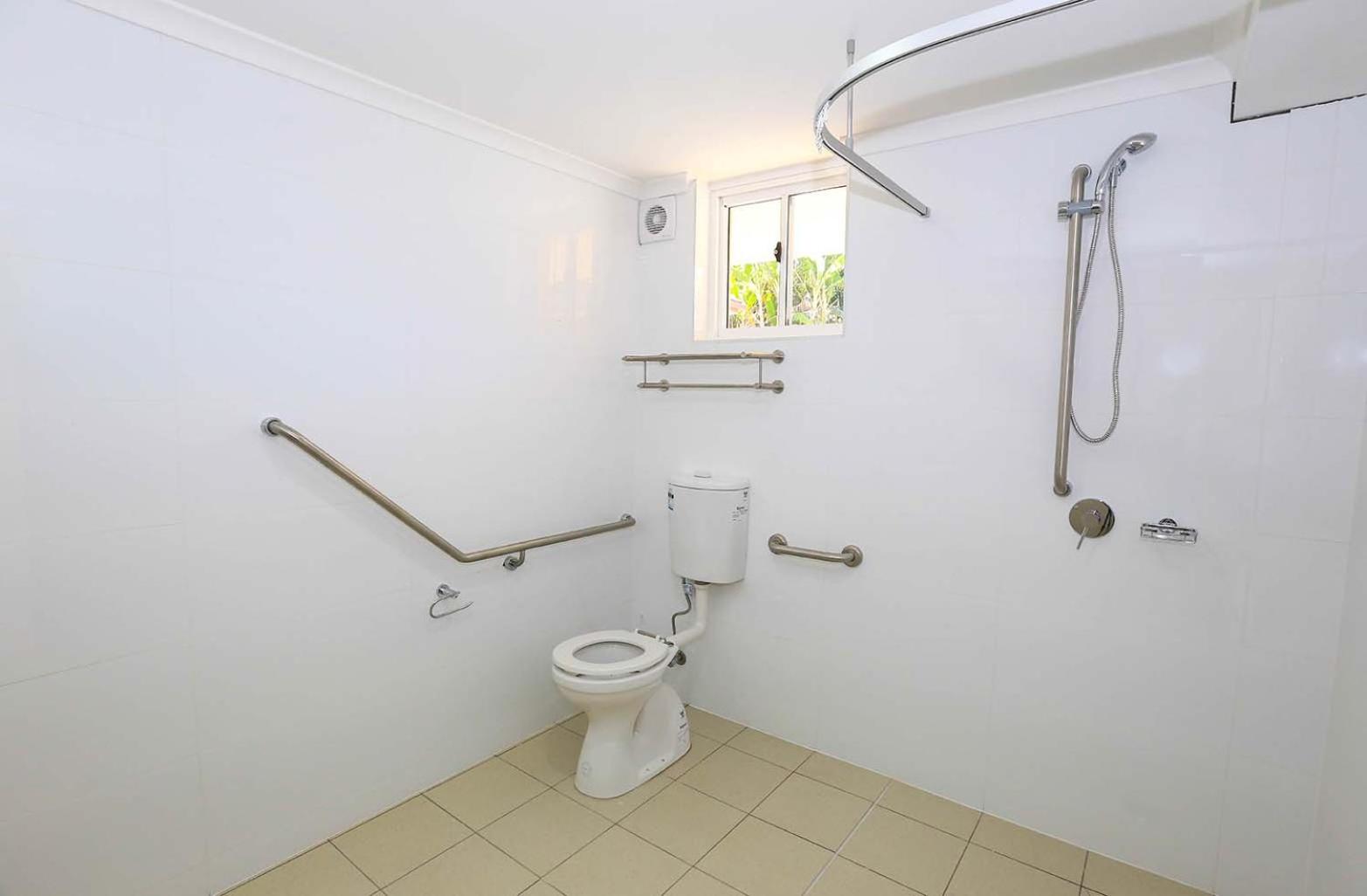 Deluxe Queen Room with Disability Access photo 2