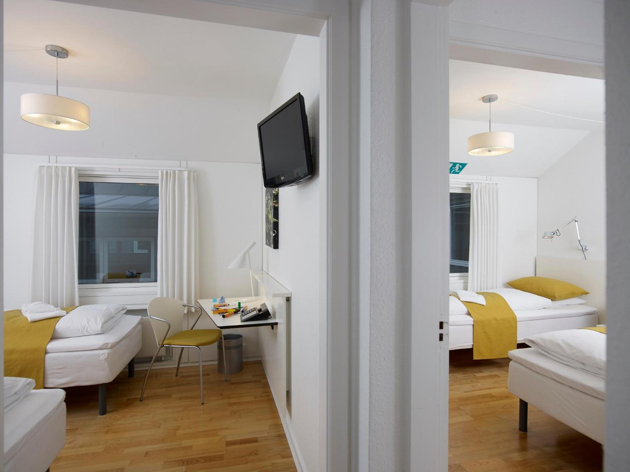 Family Room (2 Adults + 3 Children)
