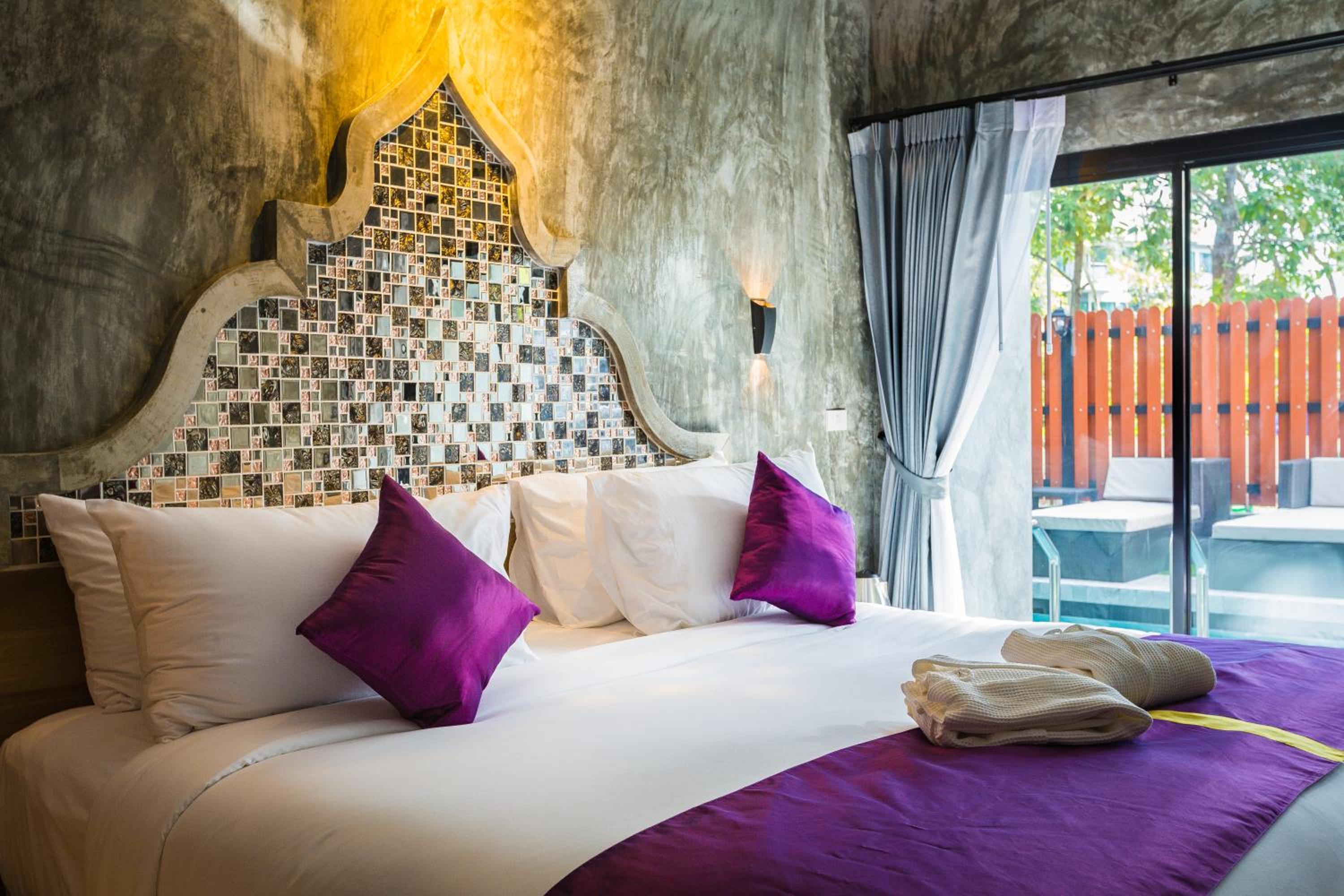 Deluxe Double or Twin Room with Pool Access - Photo 10