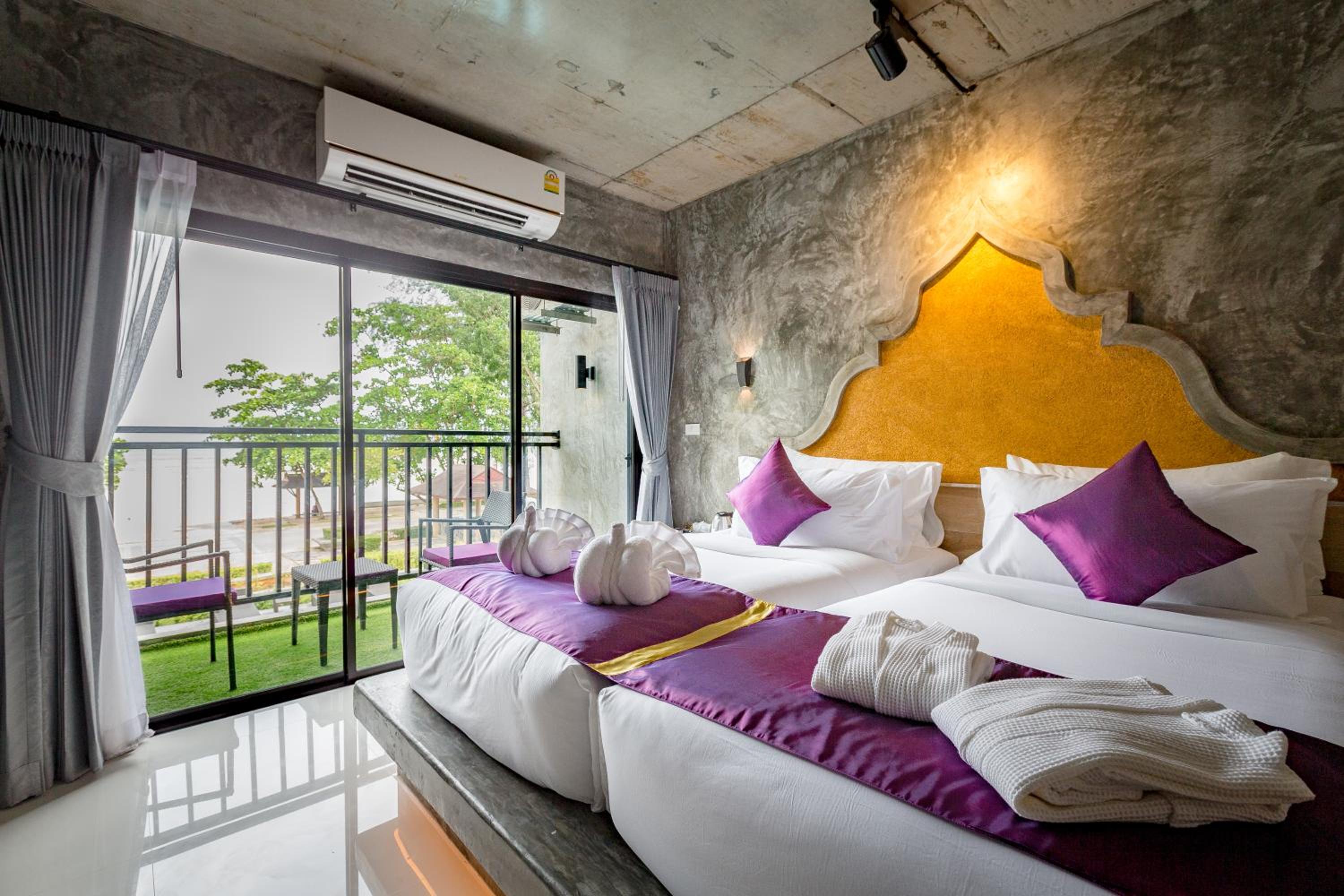 Deluxe Double or Twin Room with Sea View - Photo 1
