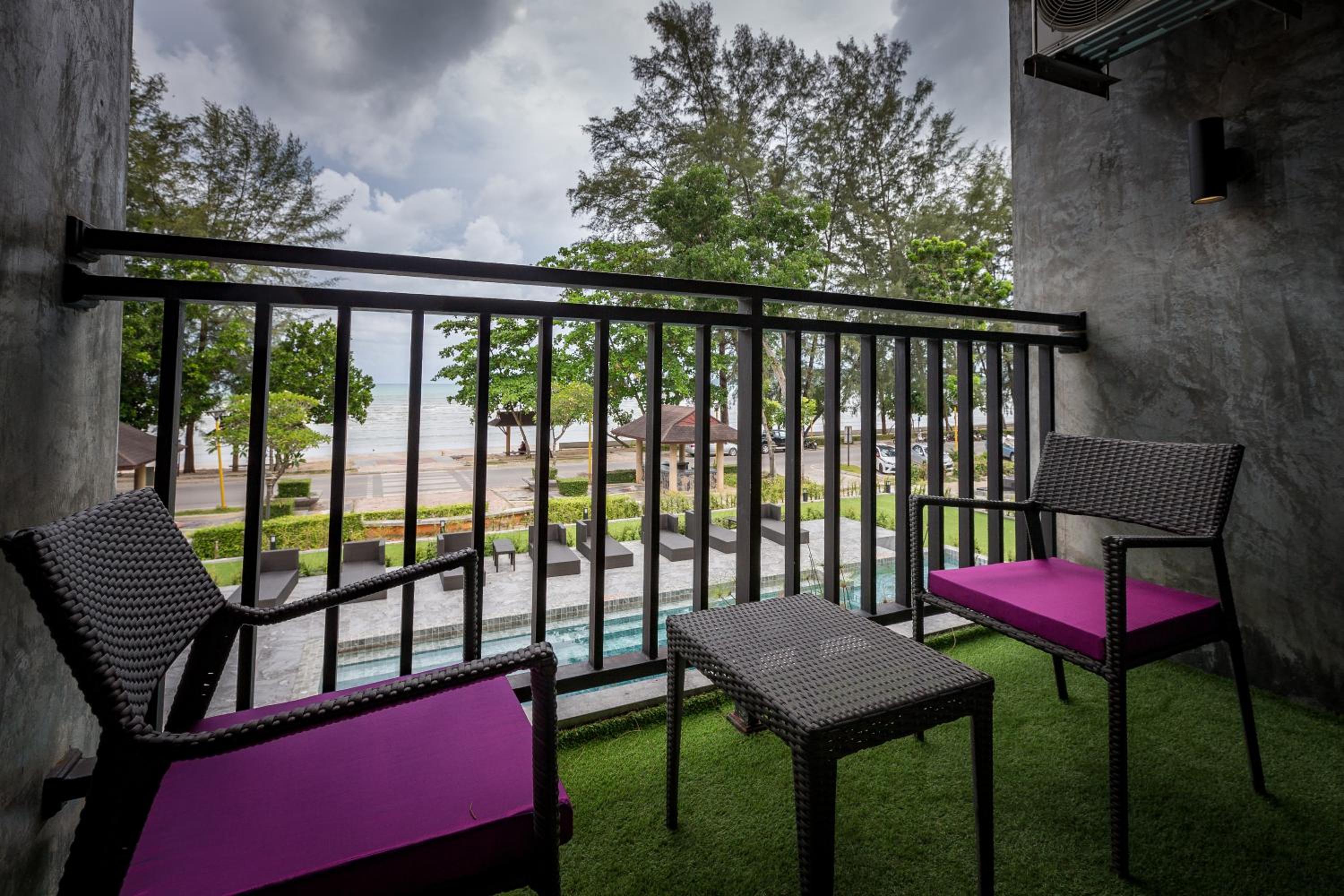 Deluxe Double or Twin Room with Sea View - Photo 3