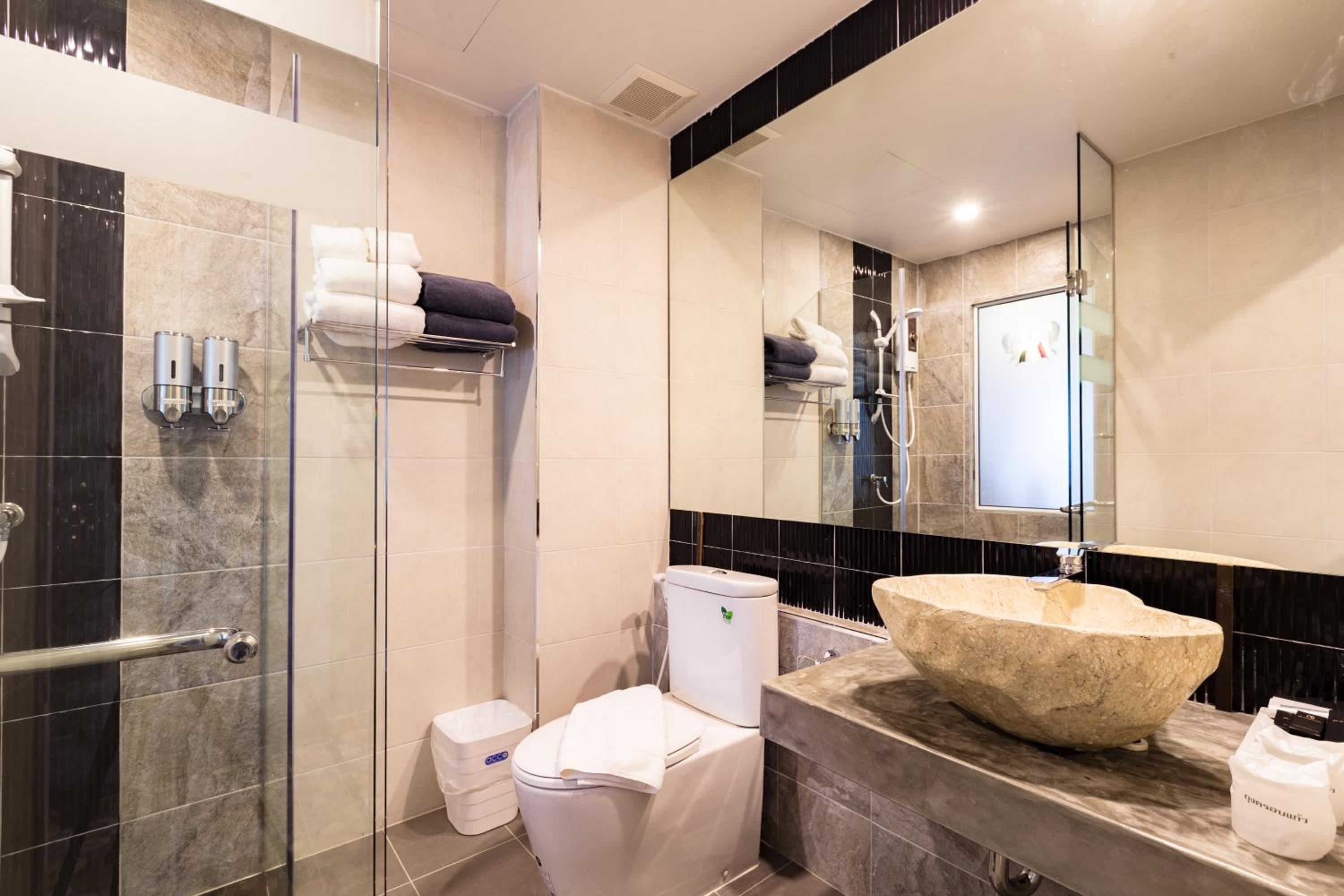 Deluxe Double or Twin Room - Photo 6