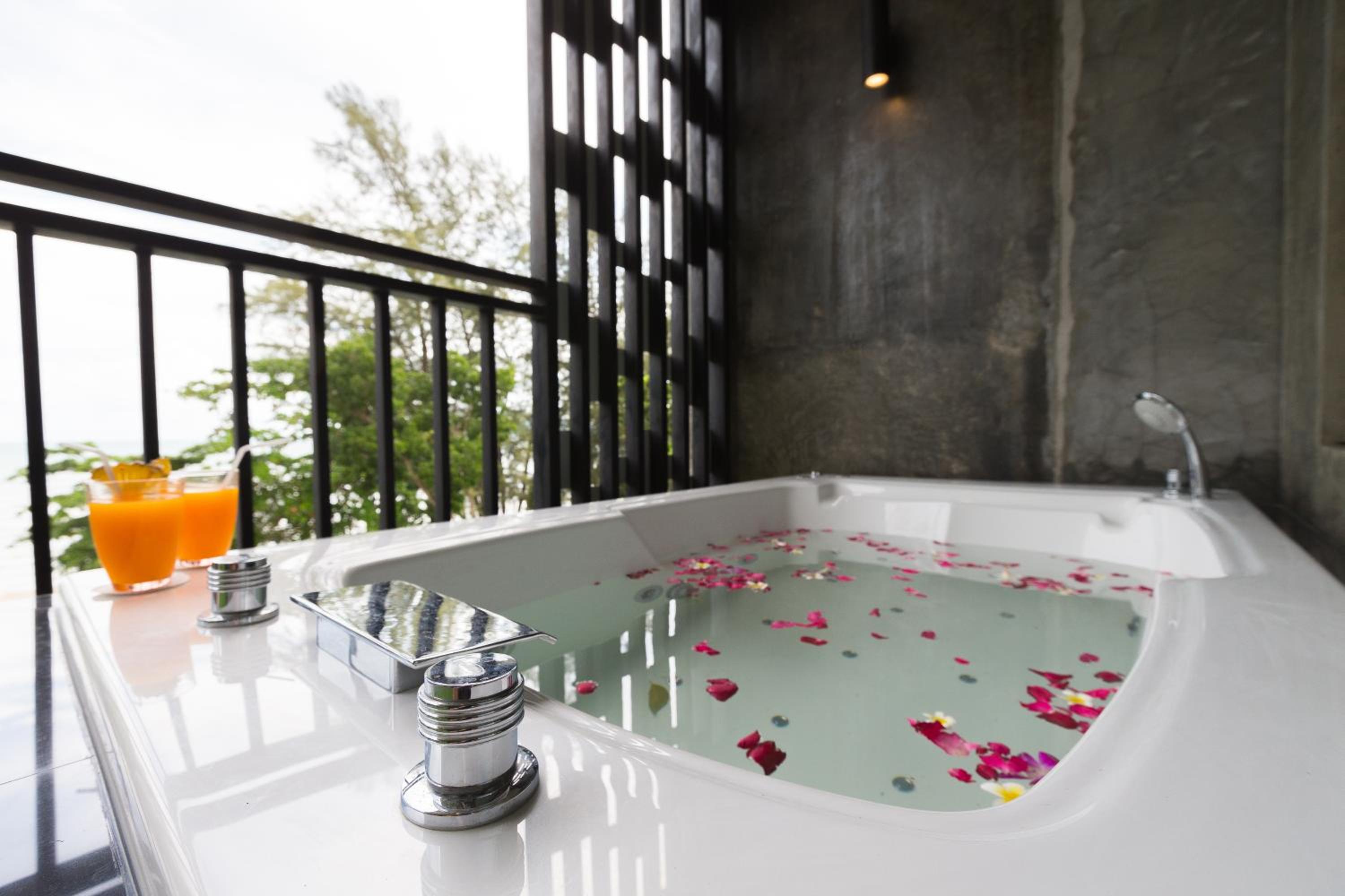 Grand Deluxe Double or Twin Room with Sea View - Photo 8