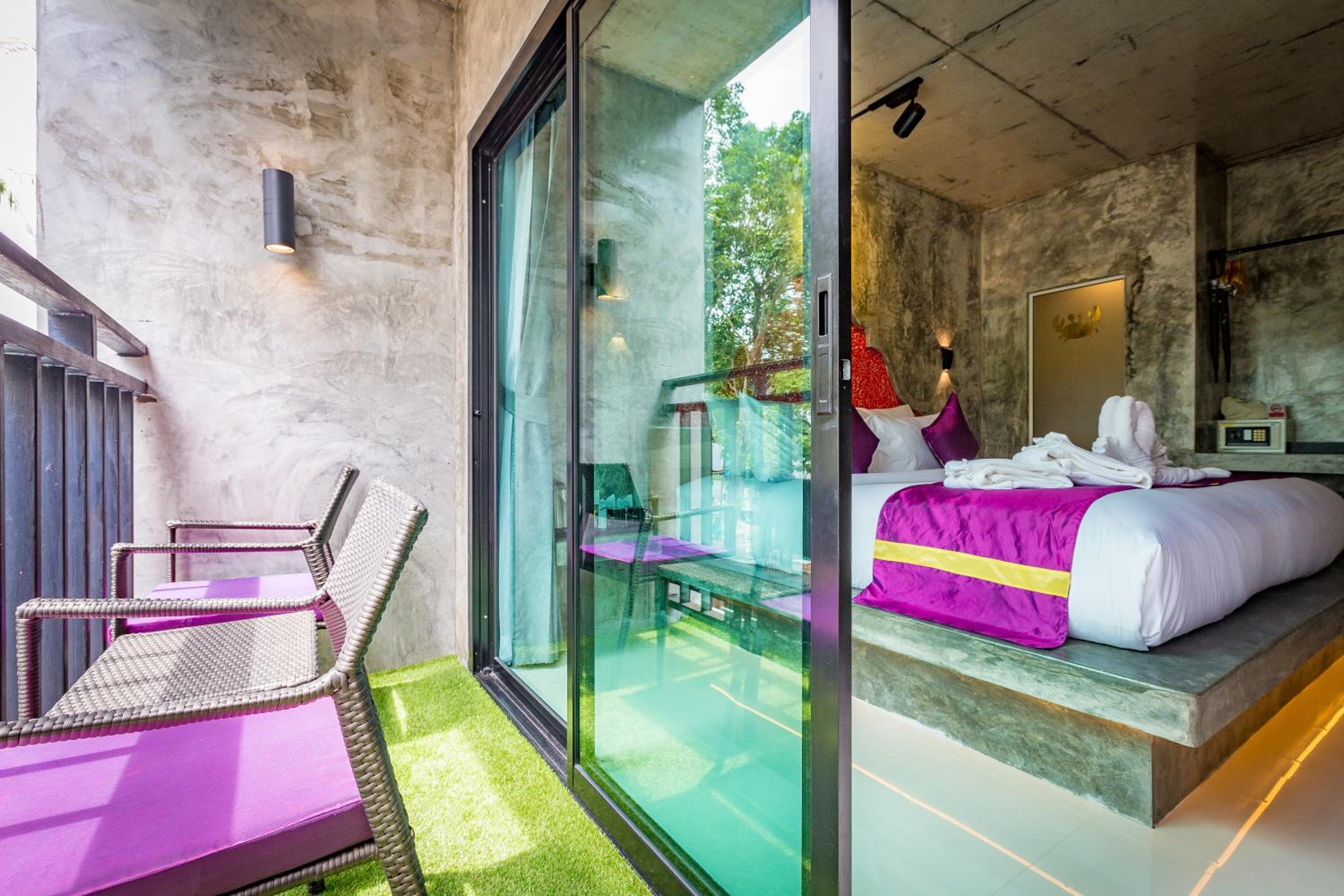 Deluxe Double or Twin Room - Photo 12