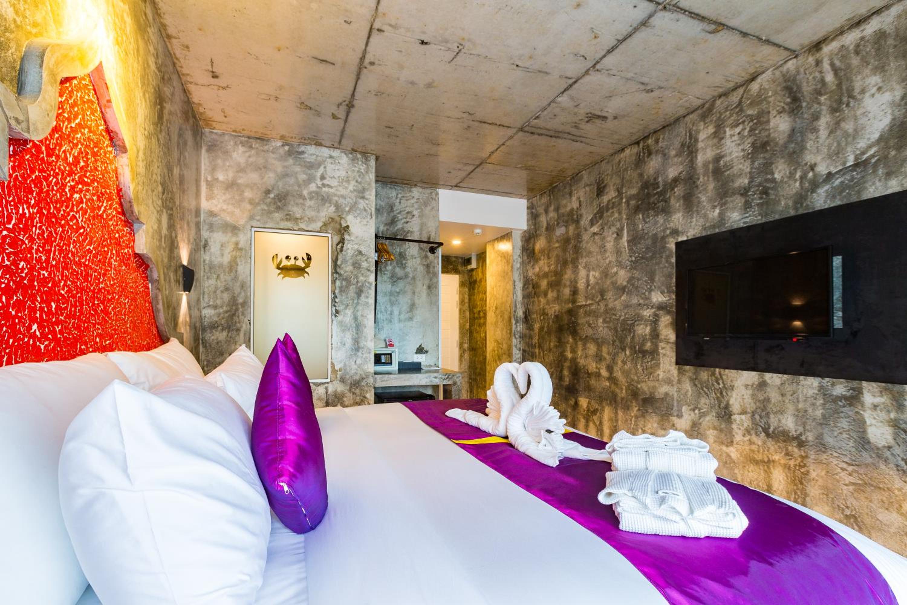 Deluxe Double or Twin Room - Photo 18