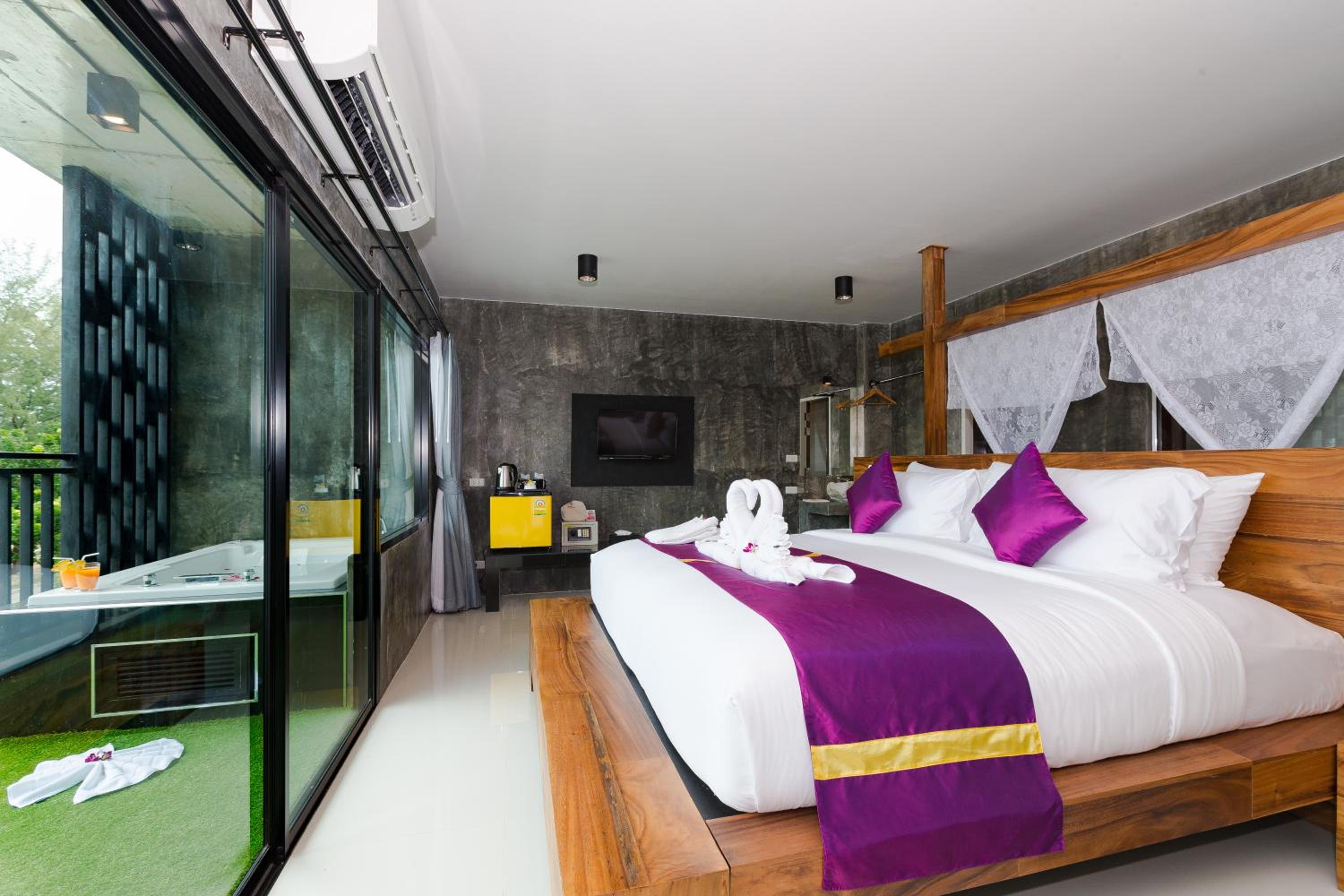 Grand Deluxe Double or Twin Room with Sea View - Photo 16