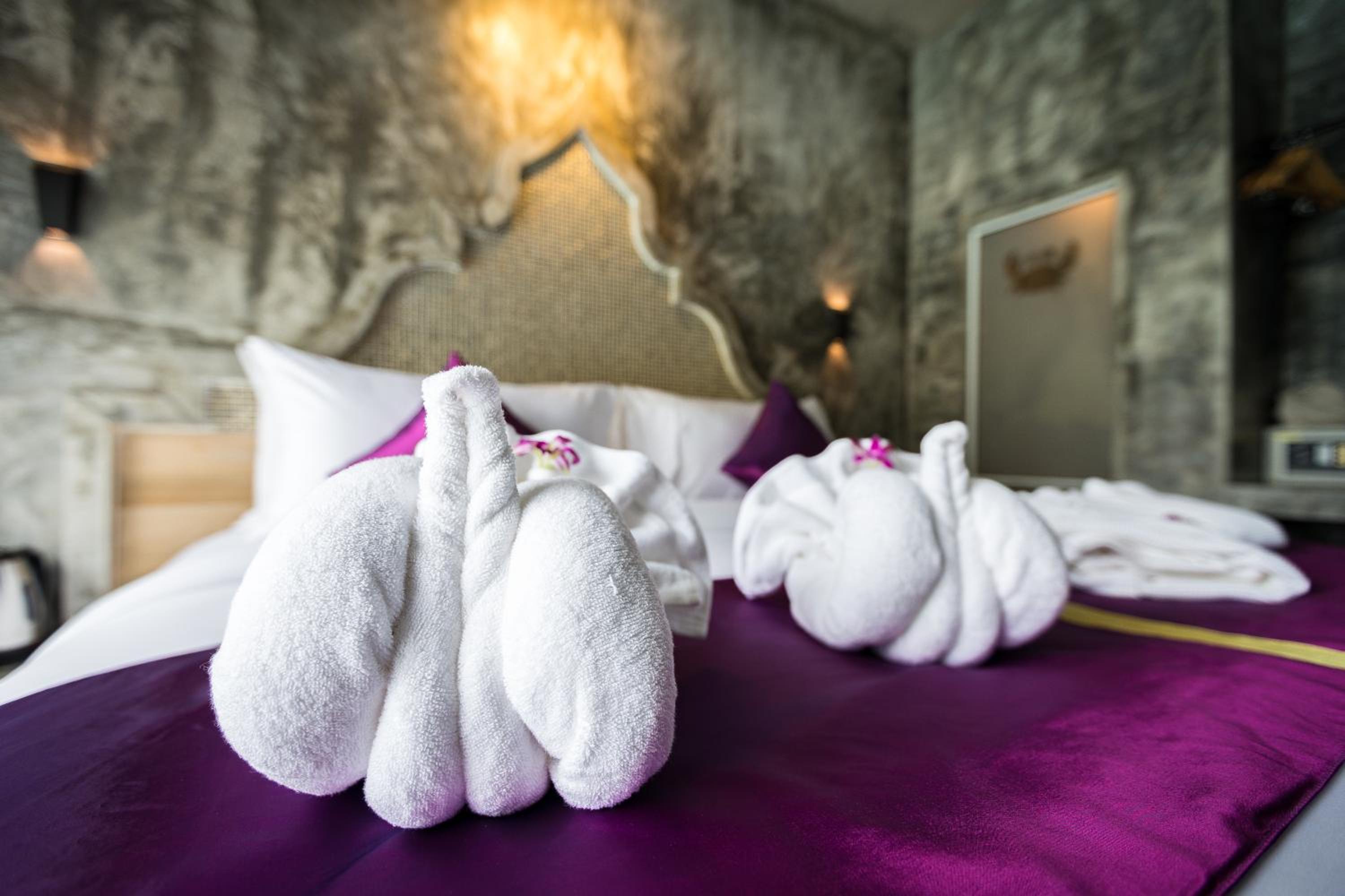 Deluxe Double or Twin Room with Sea View Pool Access - Photo 9