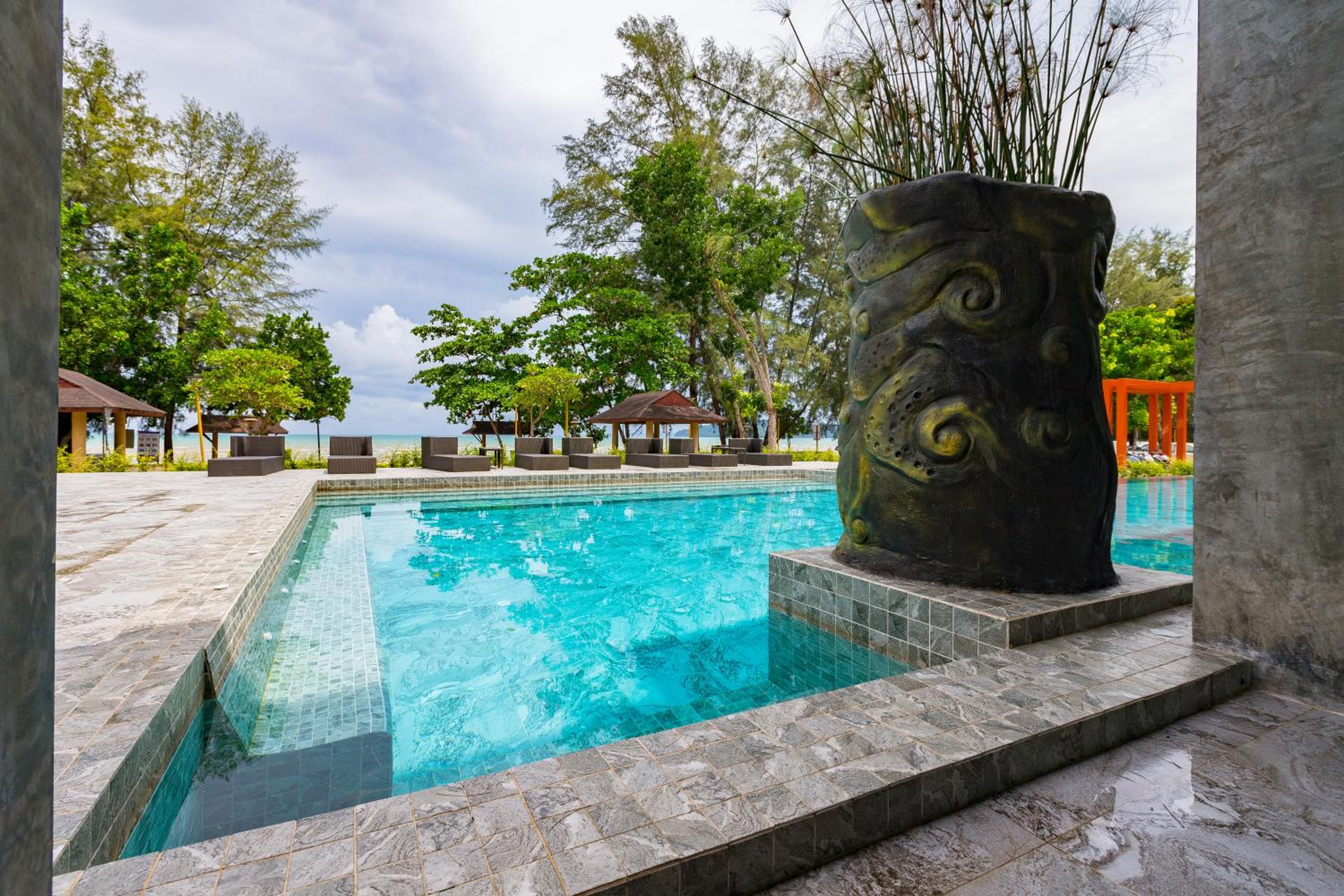 Deluxe Double or Twin Room with Sea View Pool Access - Photo 5