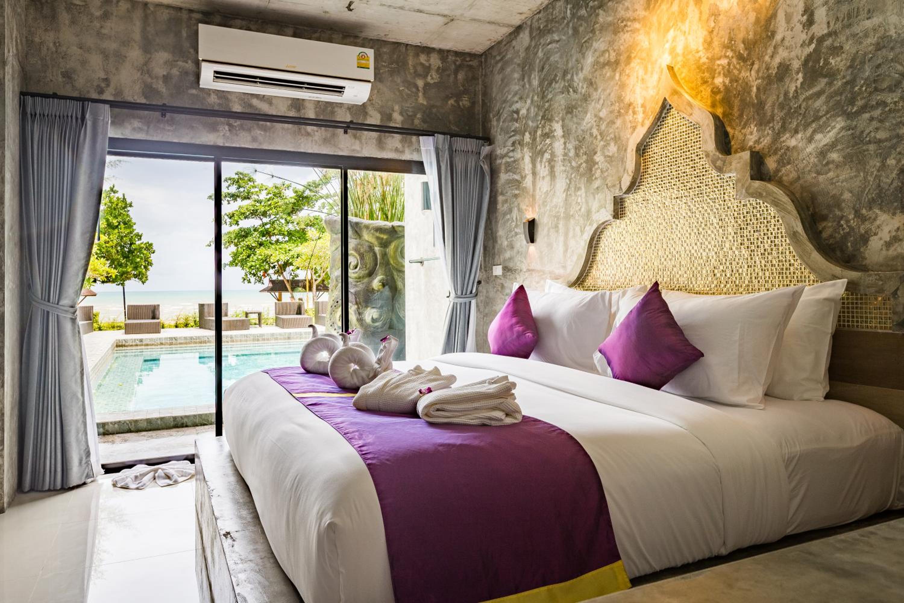 Deluxe Double or Twin Room with Sea View Pool Access - Photo 12