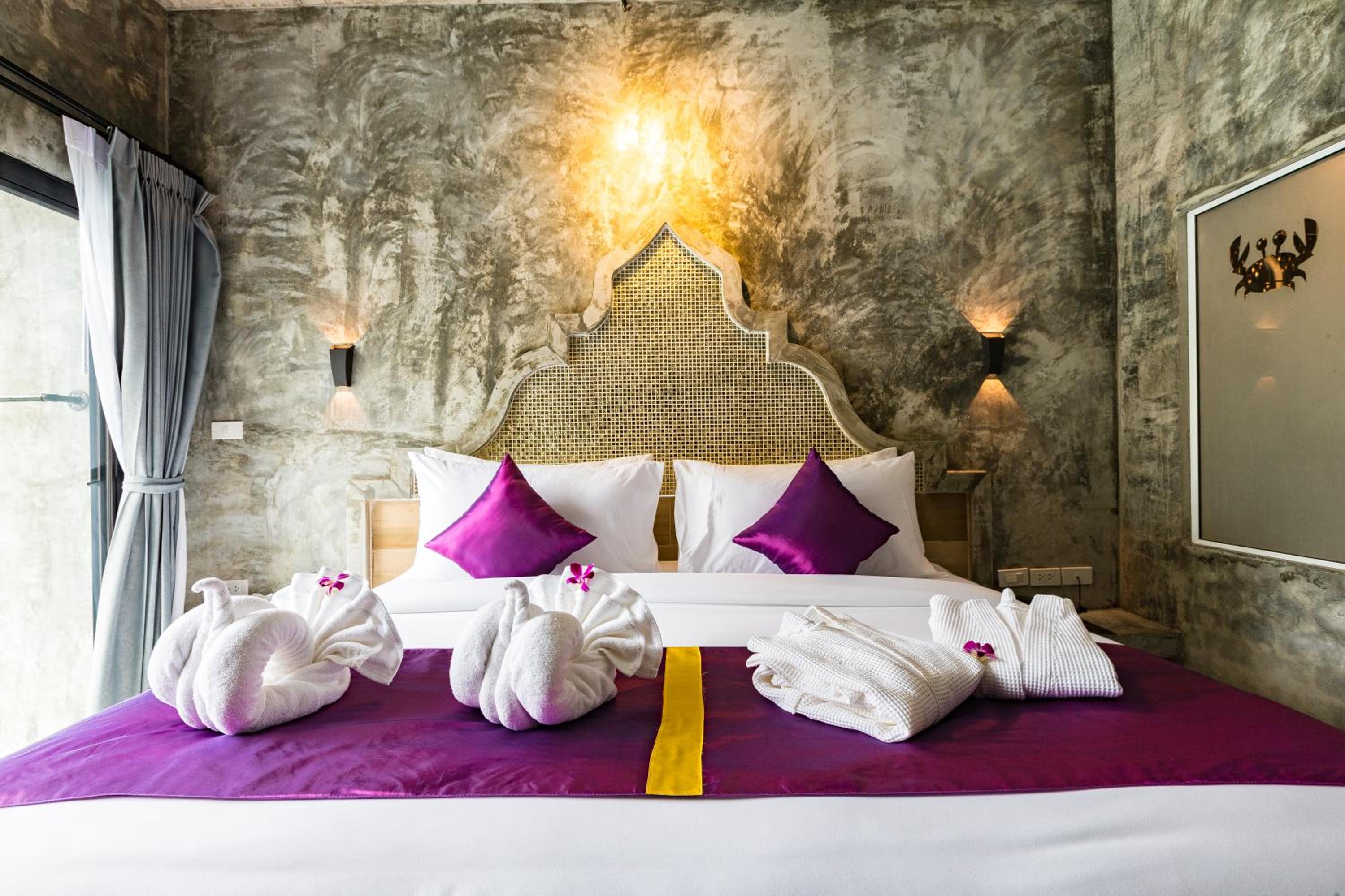 Deluxe Double or Twin Room with Sea View Pool Access - Photo 10