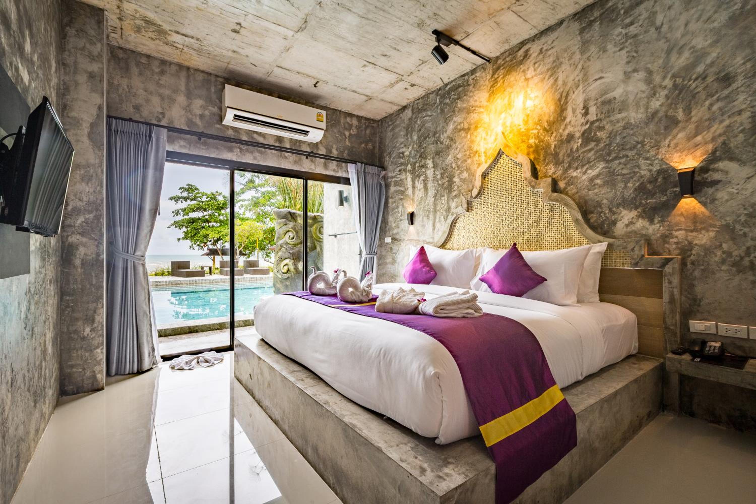 Deluxe Double or Twin Room with Sea View Pool Access - Photo 1