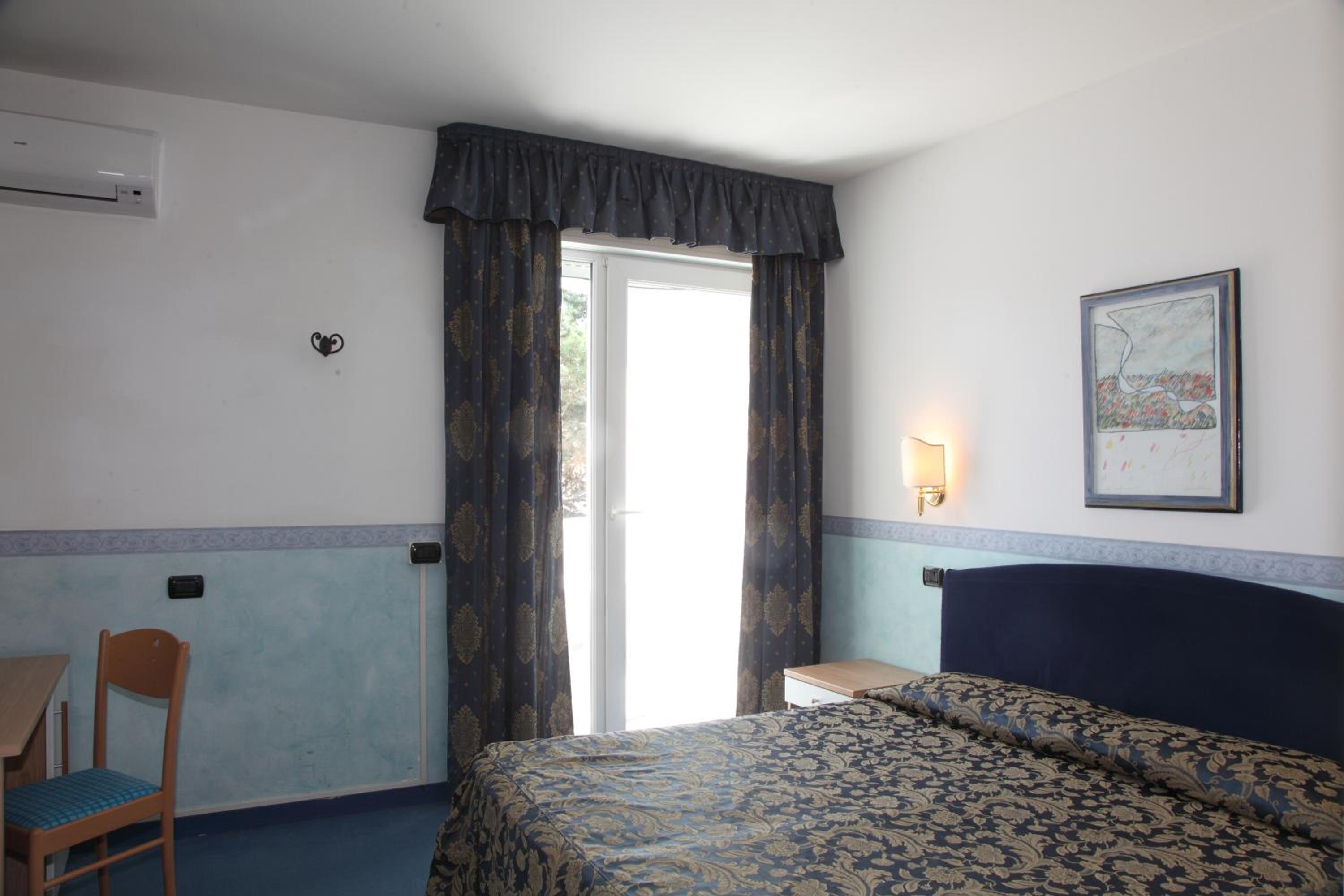 Double or Twin Room - Photo 1