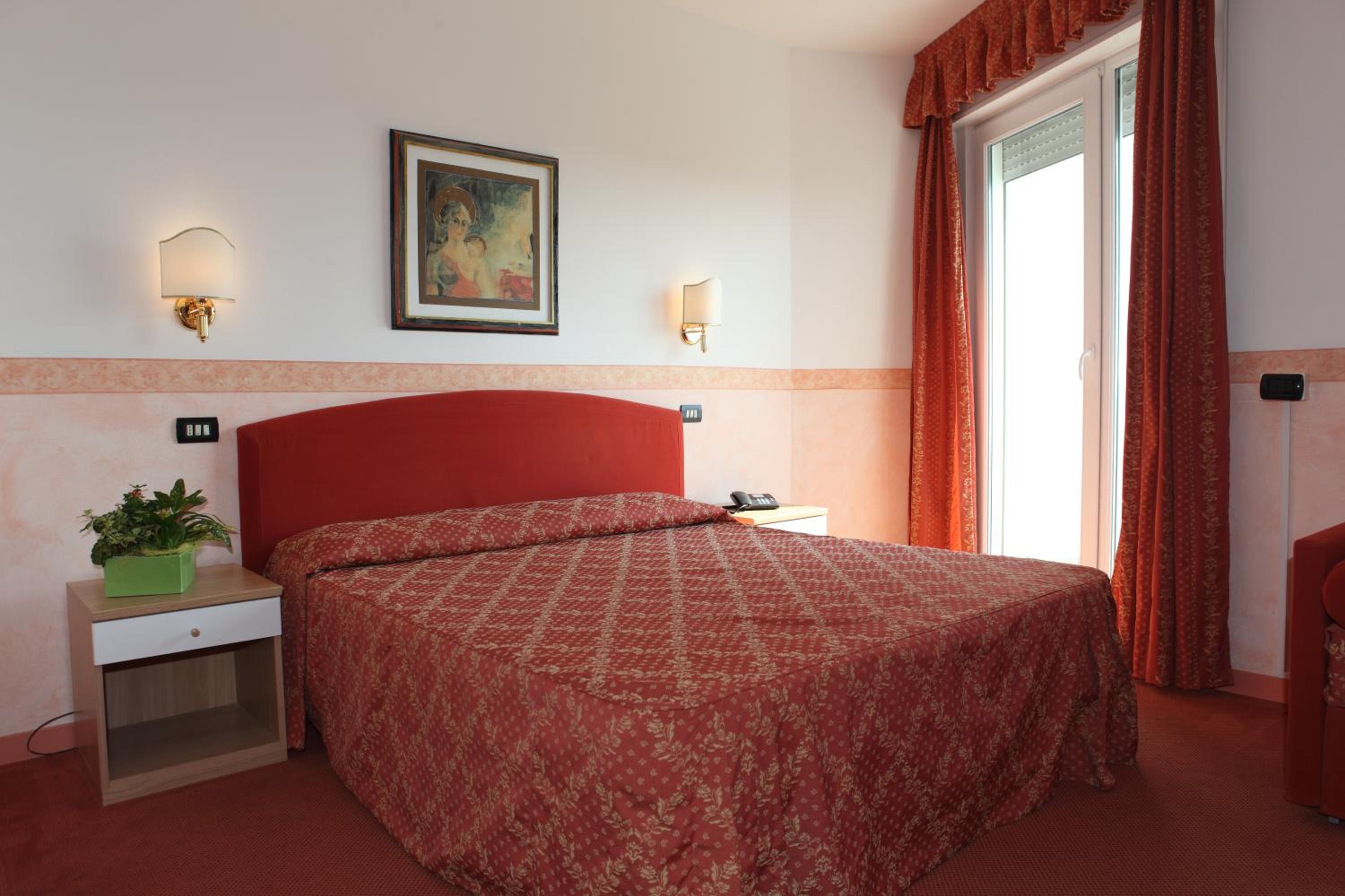 Double or Twin Room - Photo 2