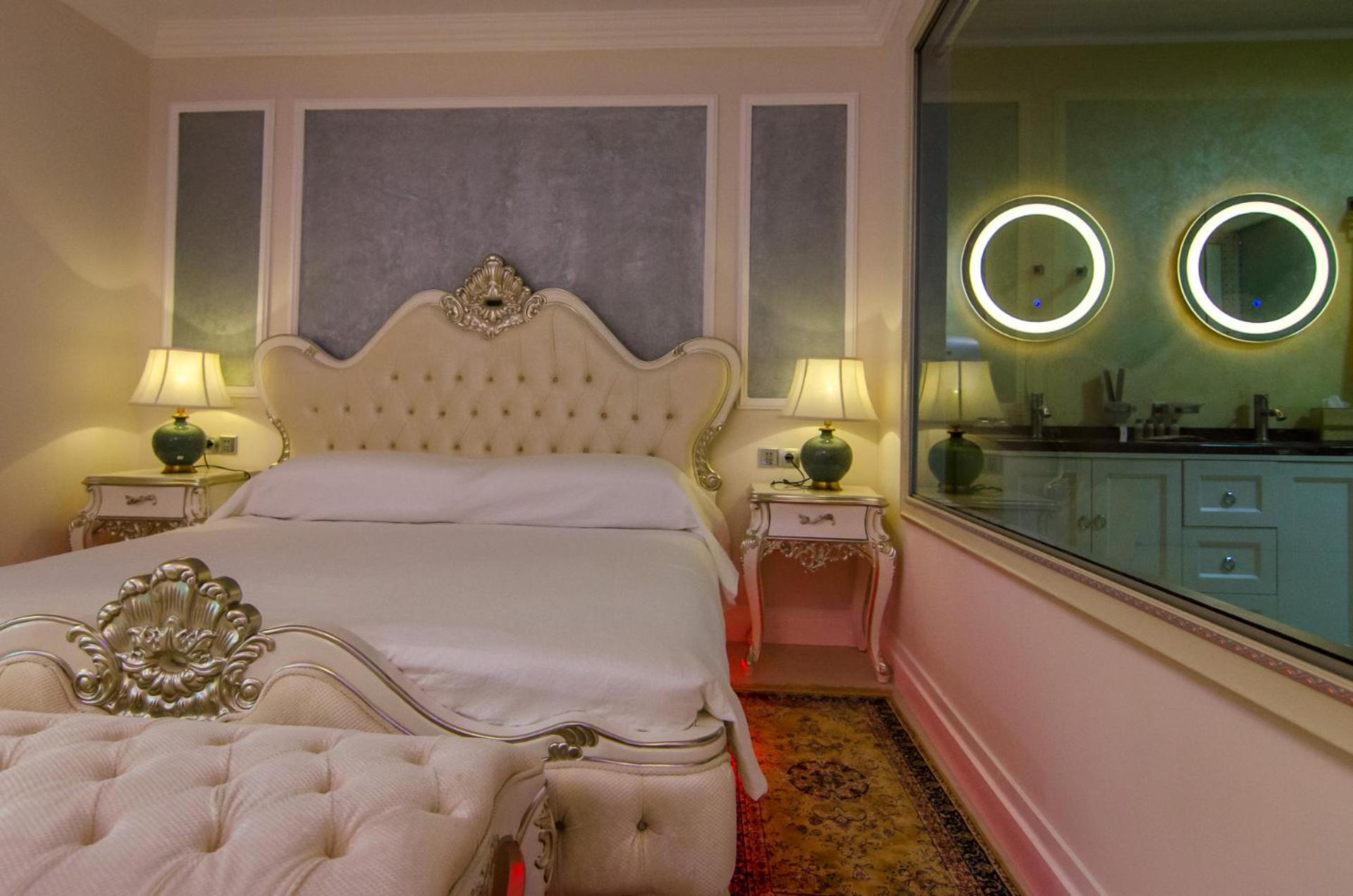 Deluxe Suite - Photo 6