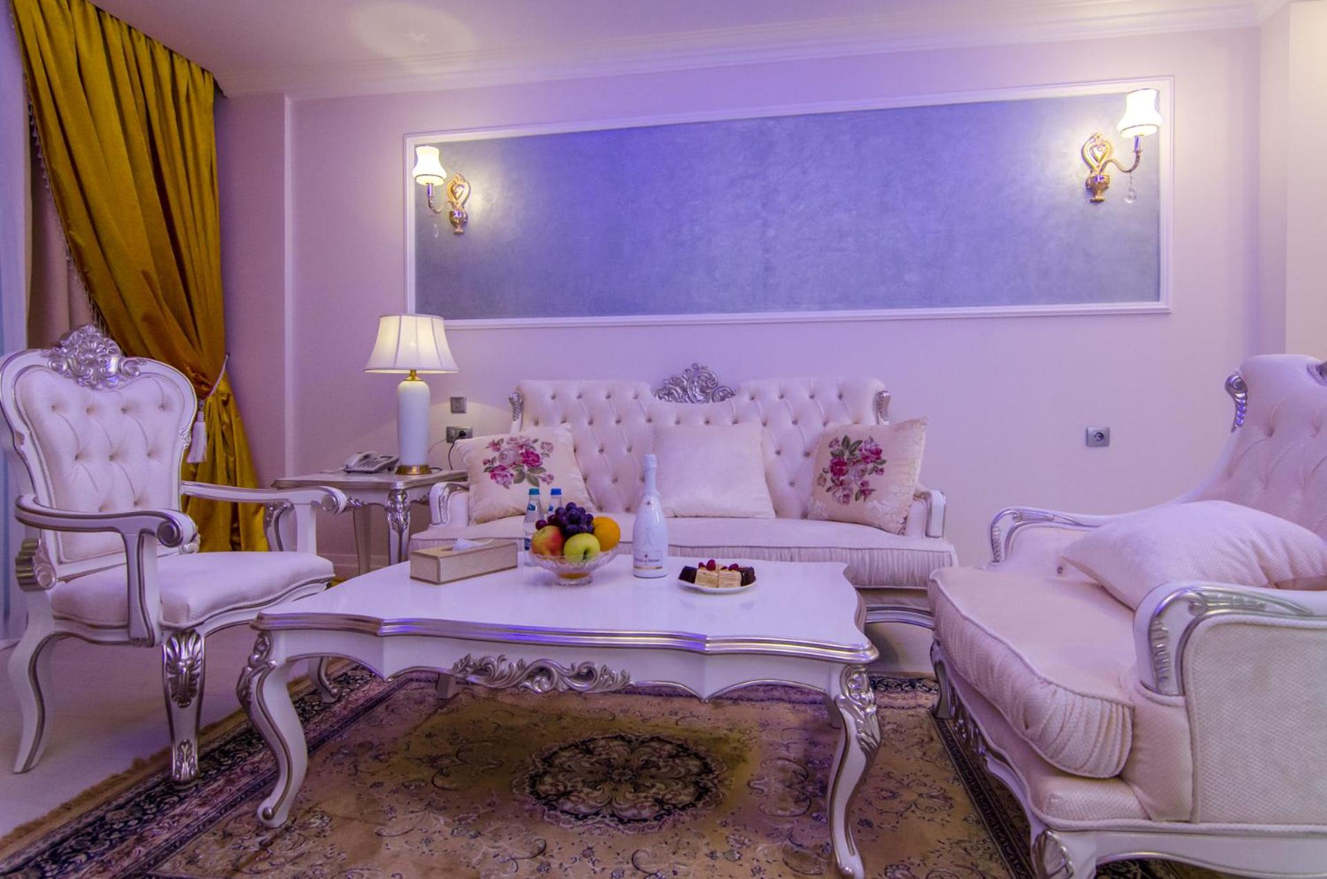 Deluxe Suite - Photo 7