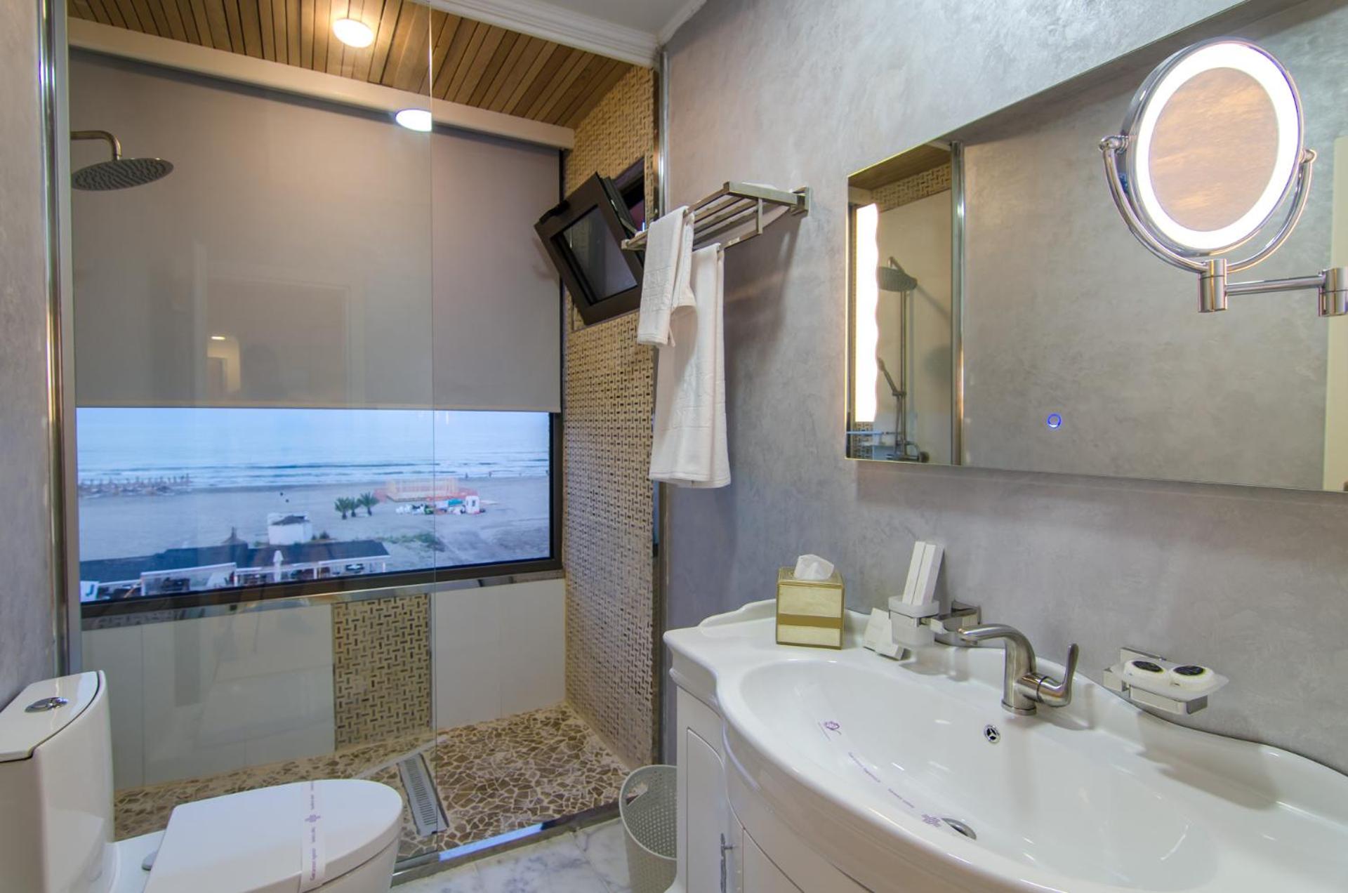 Sunrise Apartment with Frontal Sea View - Photo 2