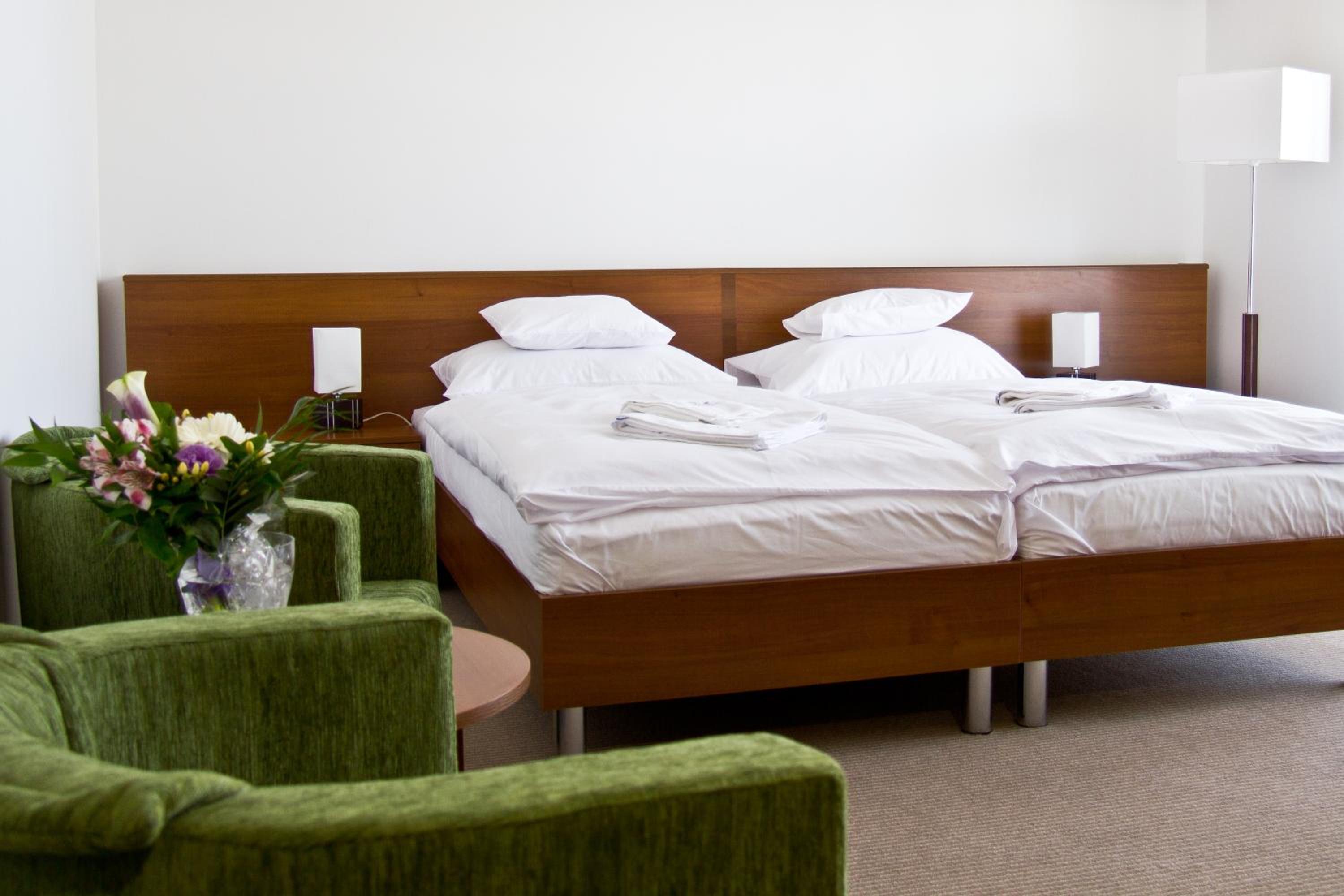 Double or Twin Room - Photo 5
