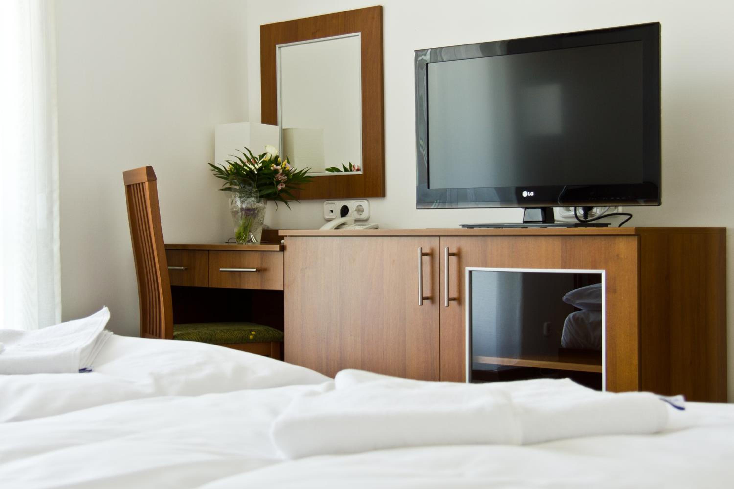 Double or Twin Room - Photo 3
