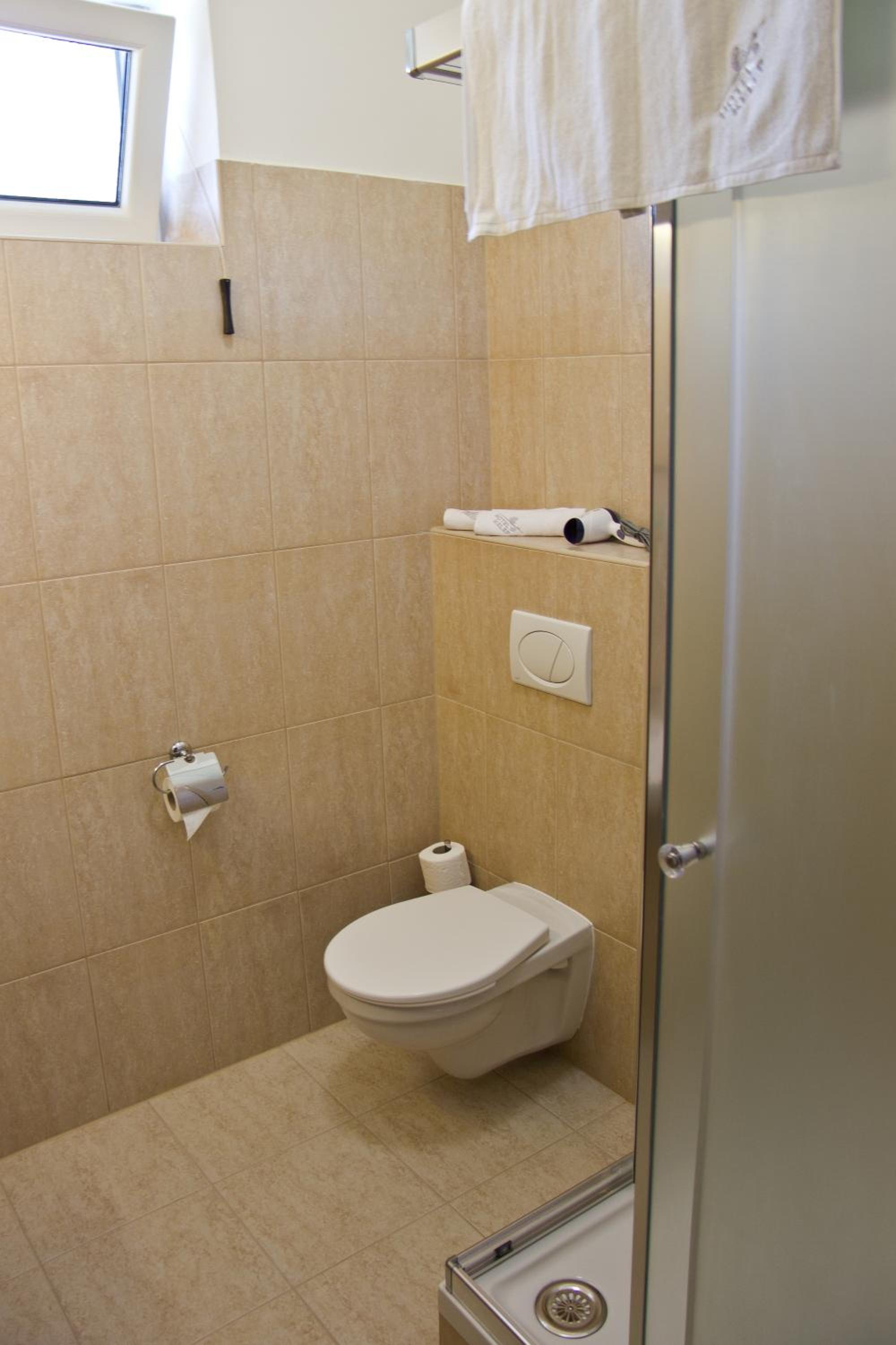 Double or Twin Room - Photo 10