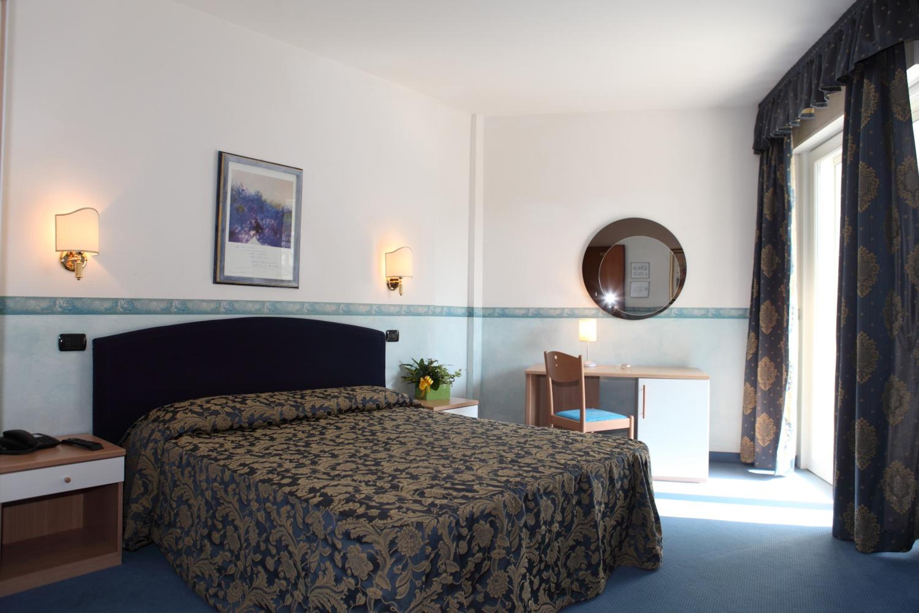 Quadruple Room - Photo 1