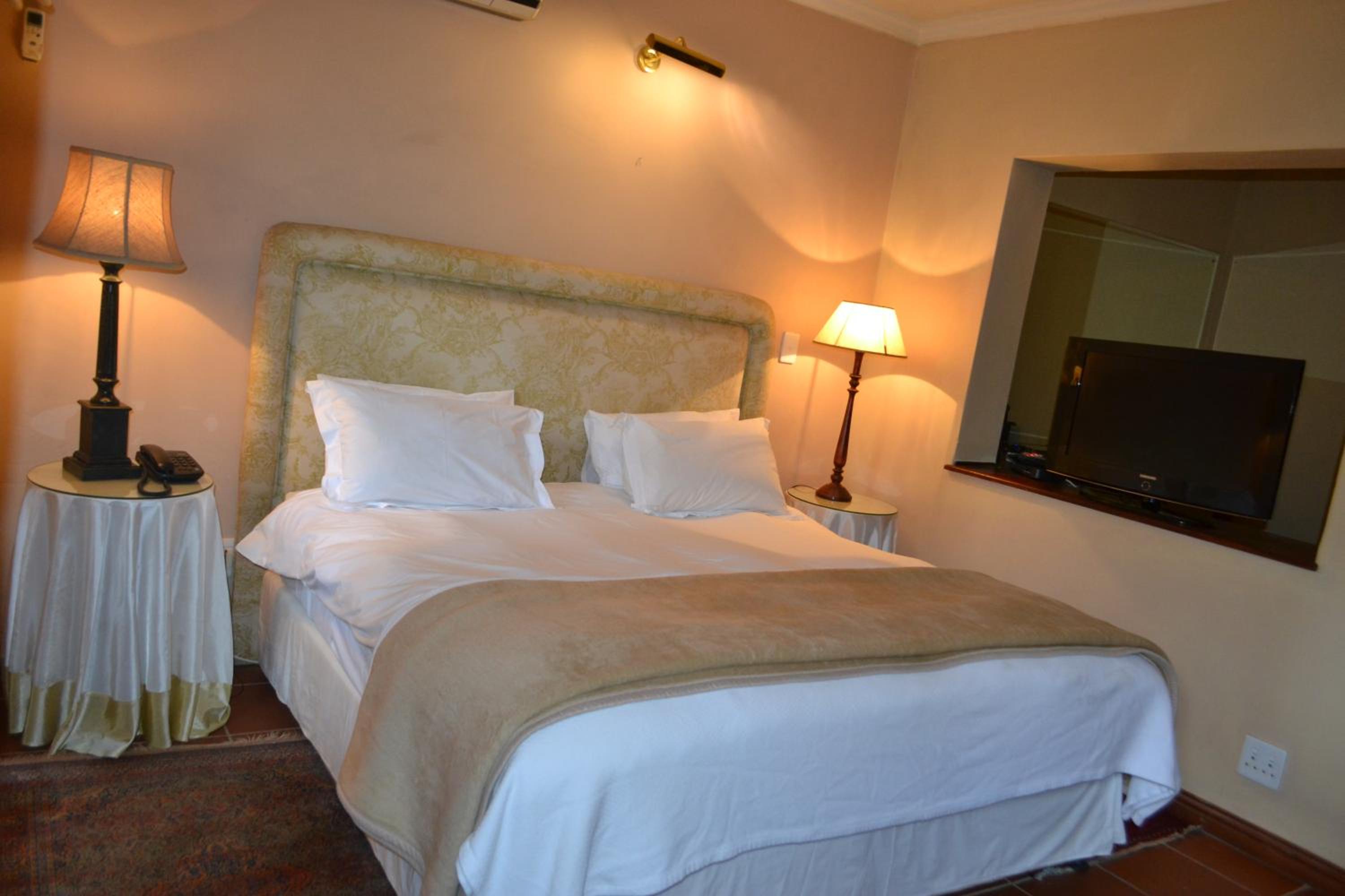 Queen Room with Garden View