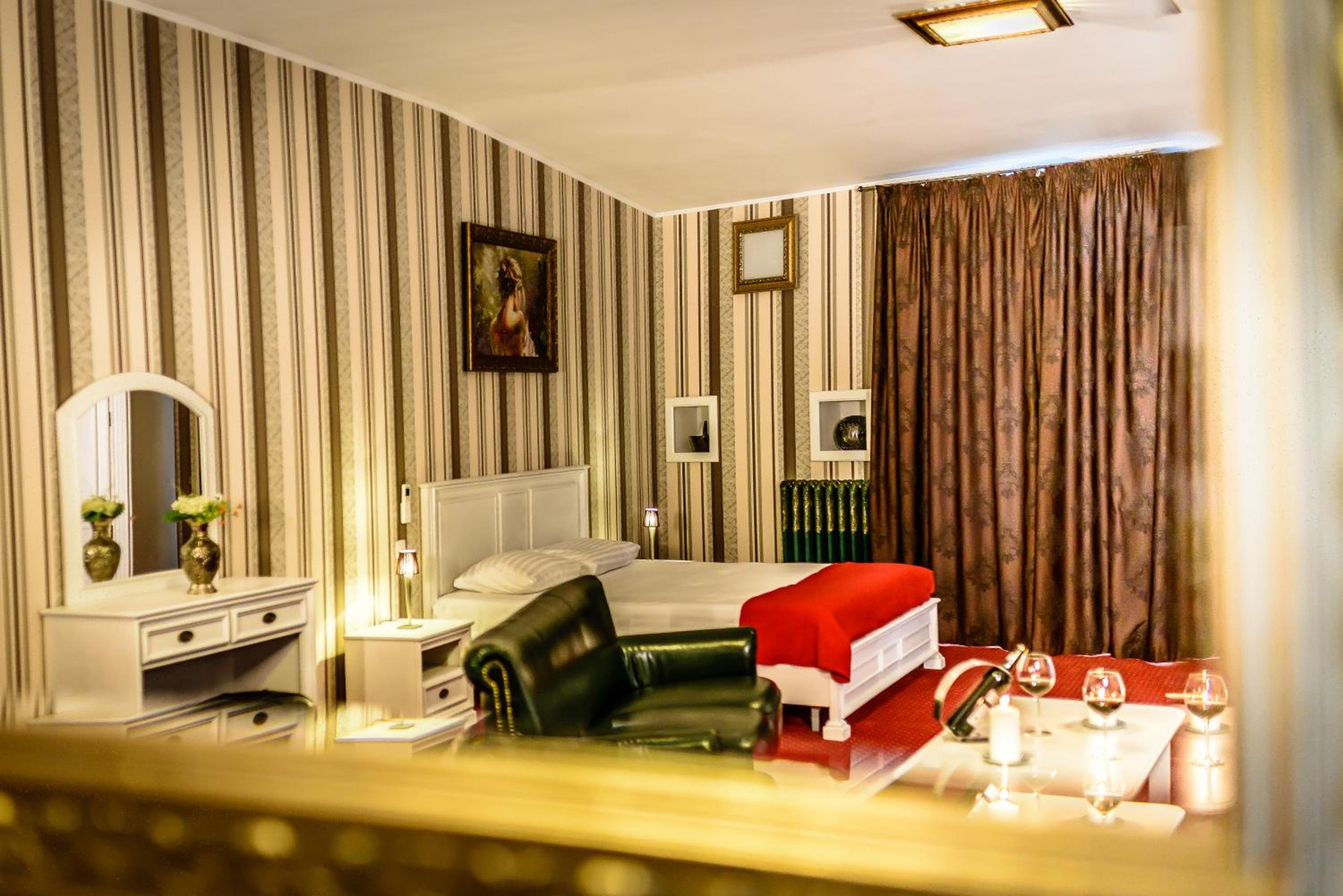 Executive Suite - Photo 5