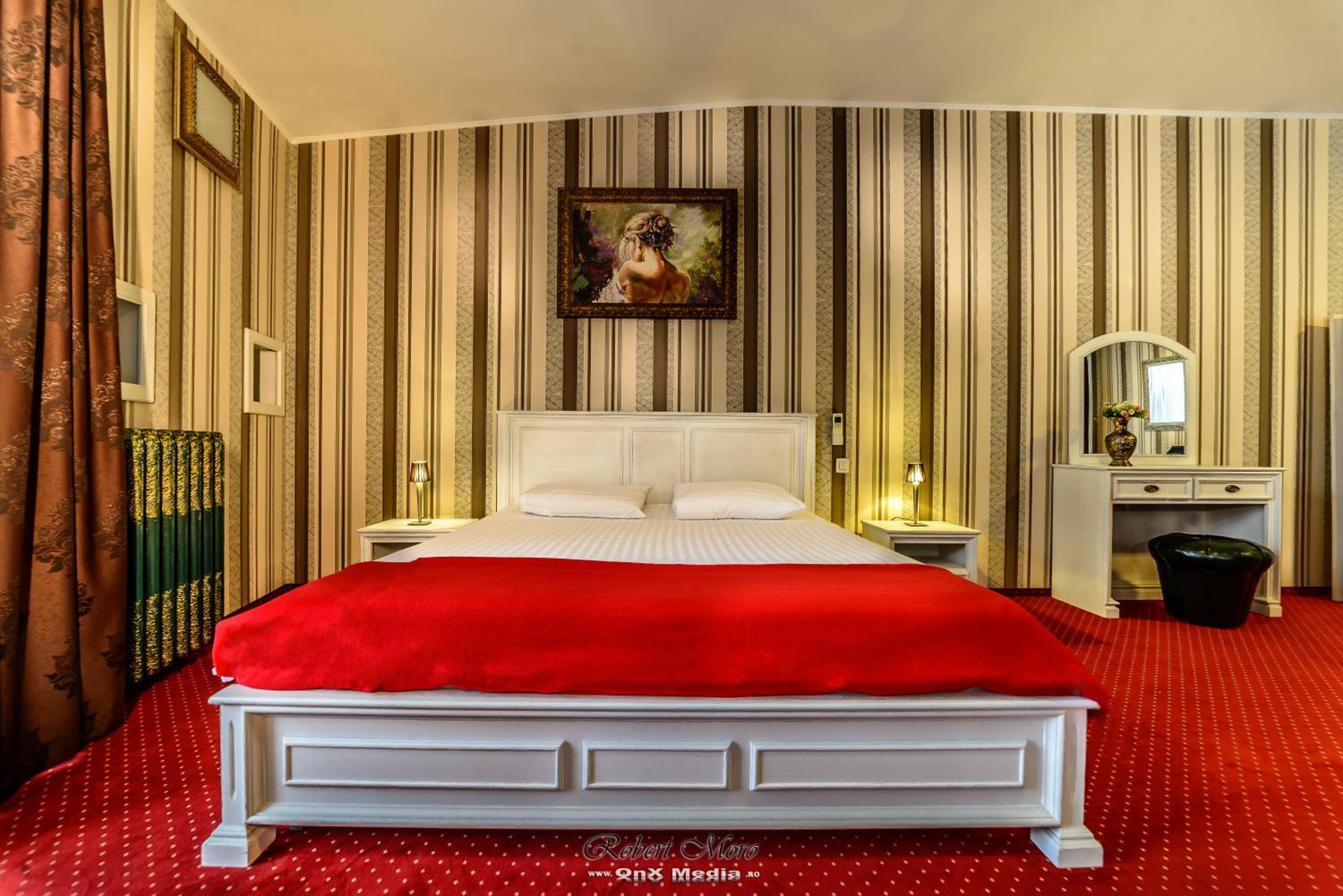 Executive Suite - Photo 1