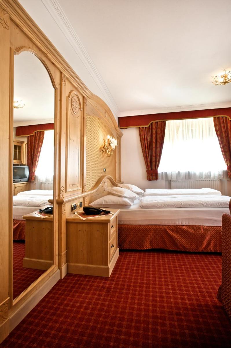 Double Room with Mountain View - Photo 3