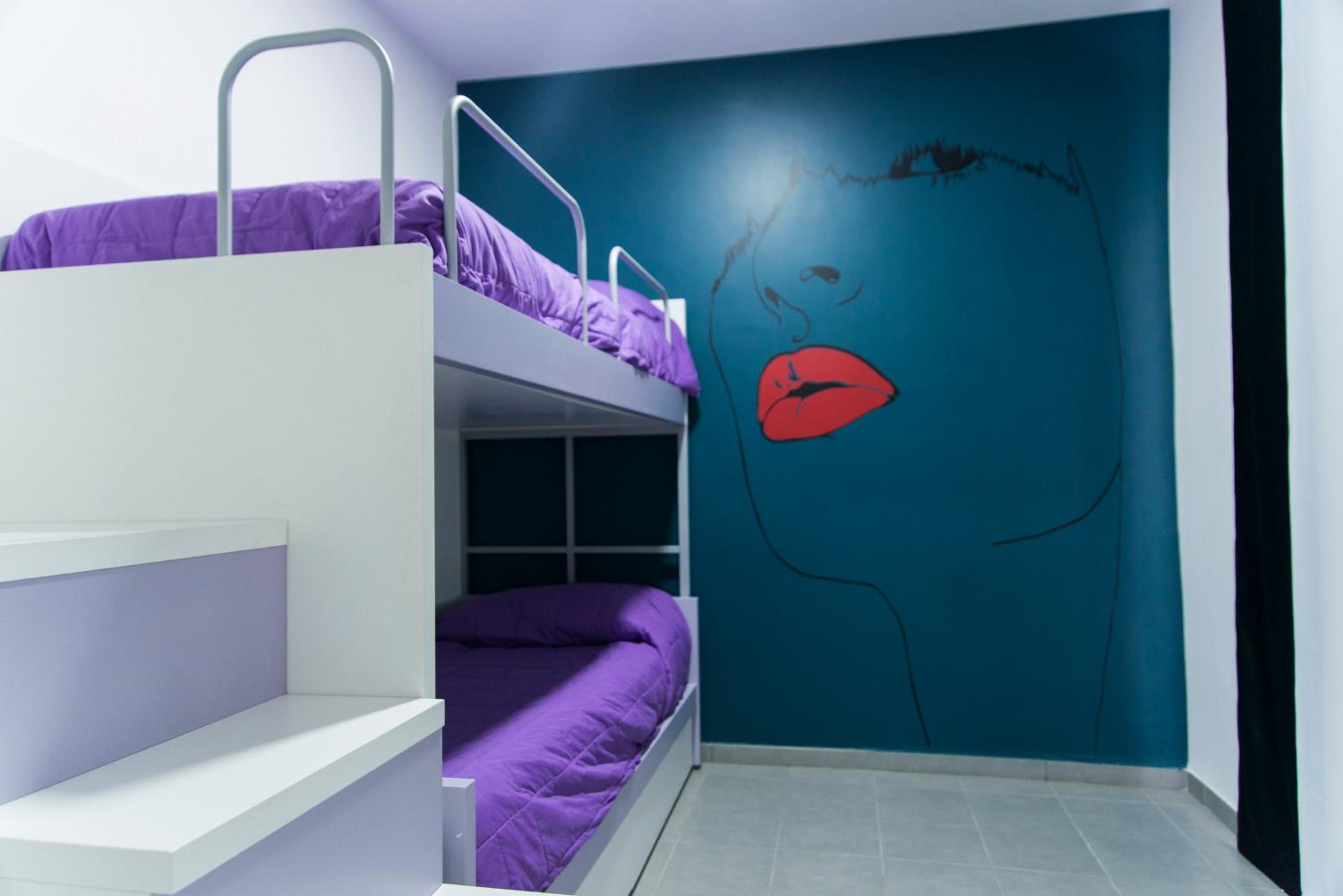 Quadruple Room with Private Bathroom photo 3