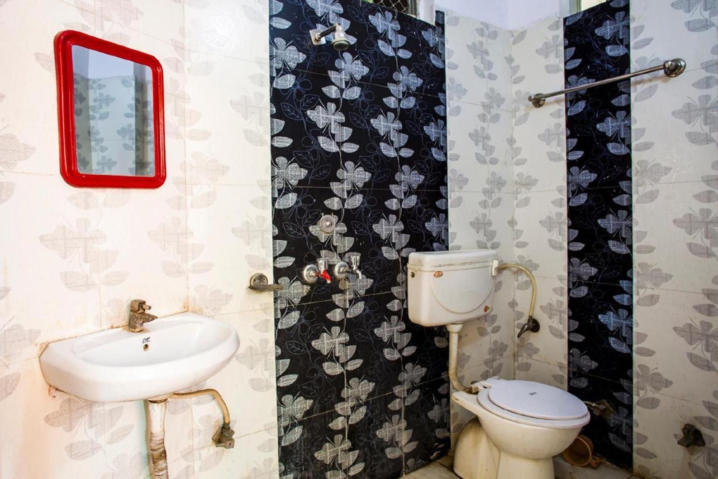Basic Triple Room - For Indian nationals only - Photo 3