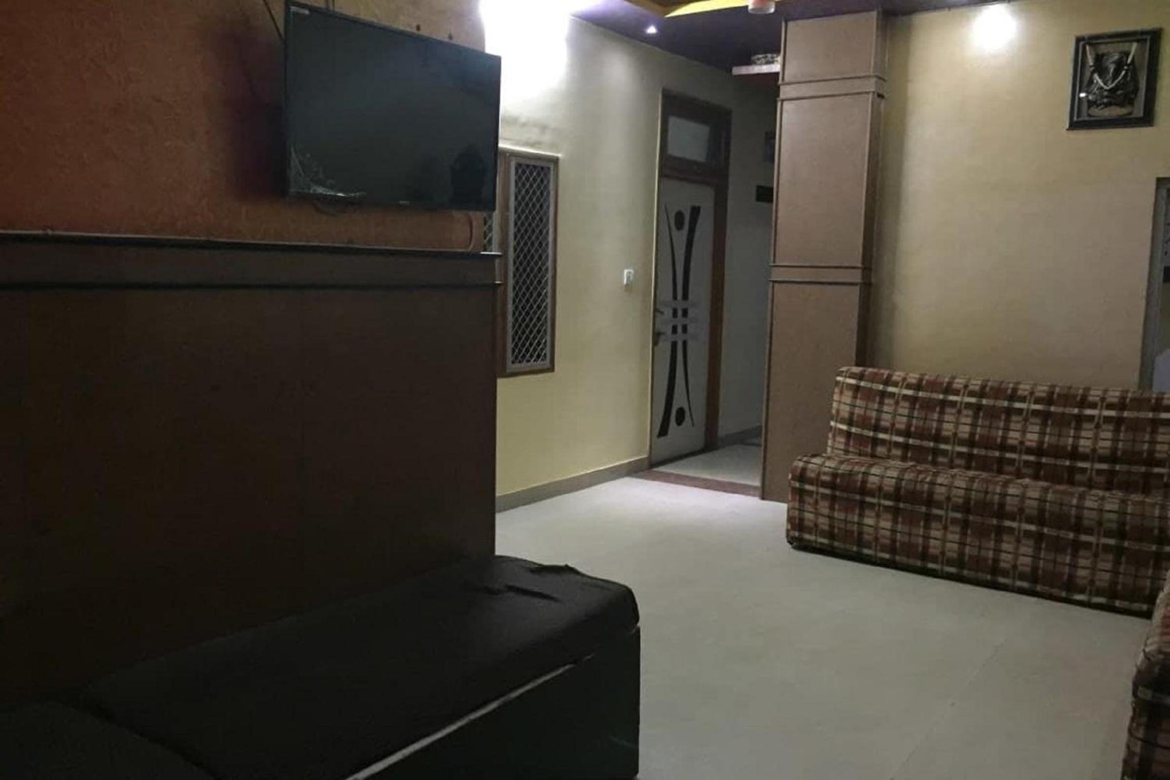 Basic Triple Room - For Indian nationals only - Photo 2