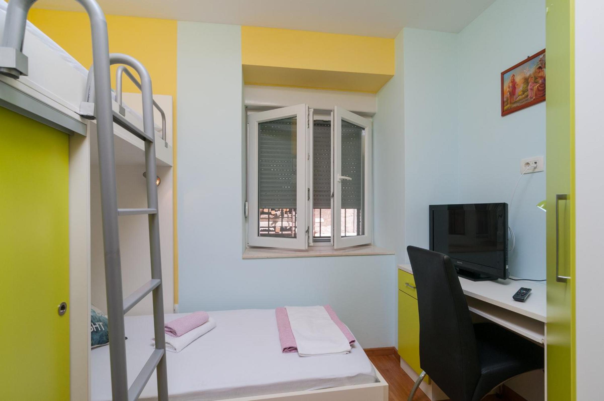 Three-Bedroom Apartment - Photo 26