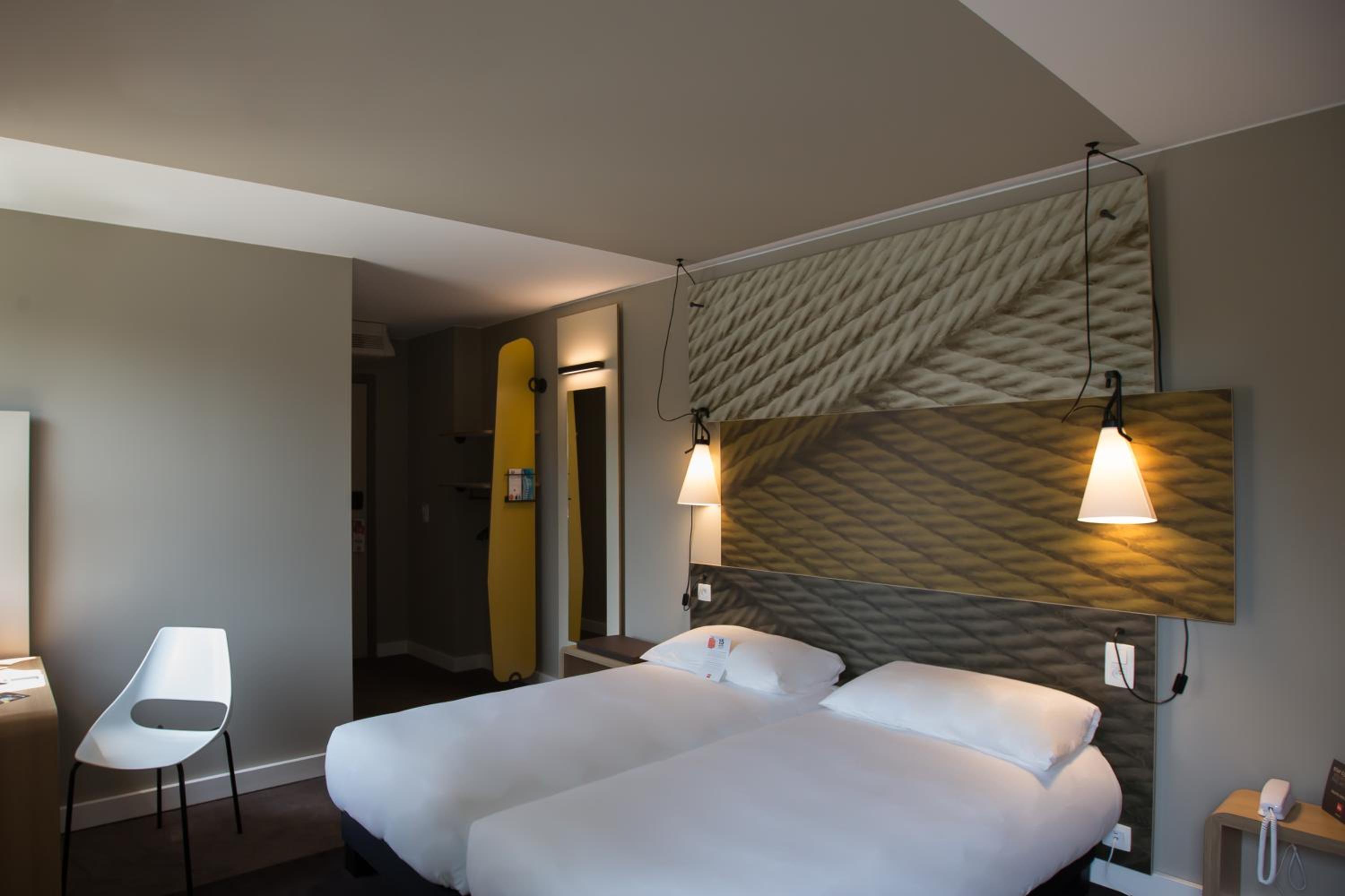 Standard Twin Room - Photo 7
