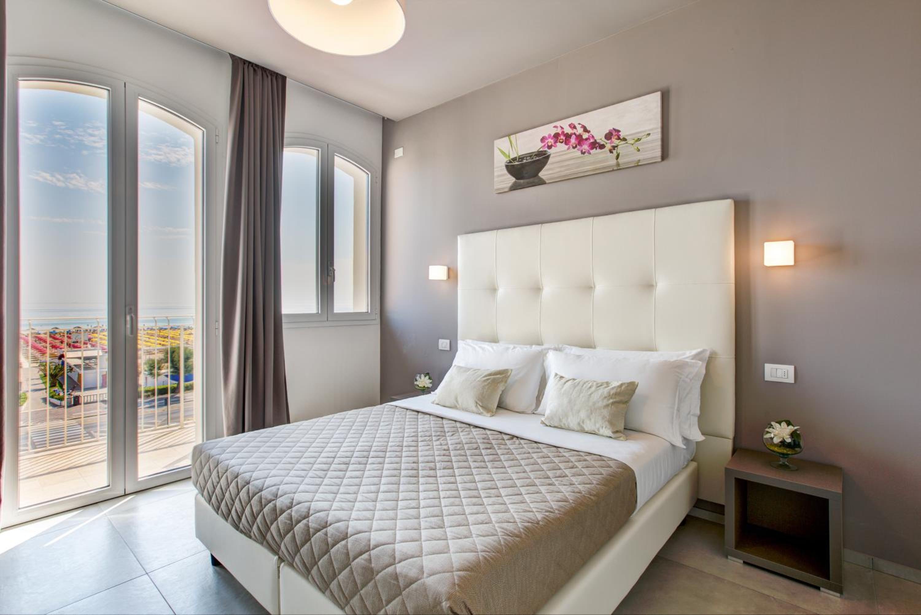 Double Room with Balcony - Reception Floor photo 2