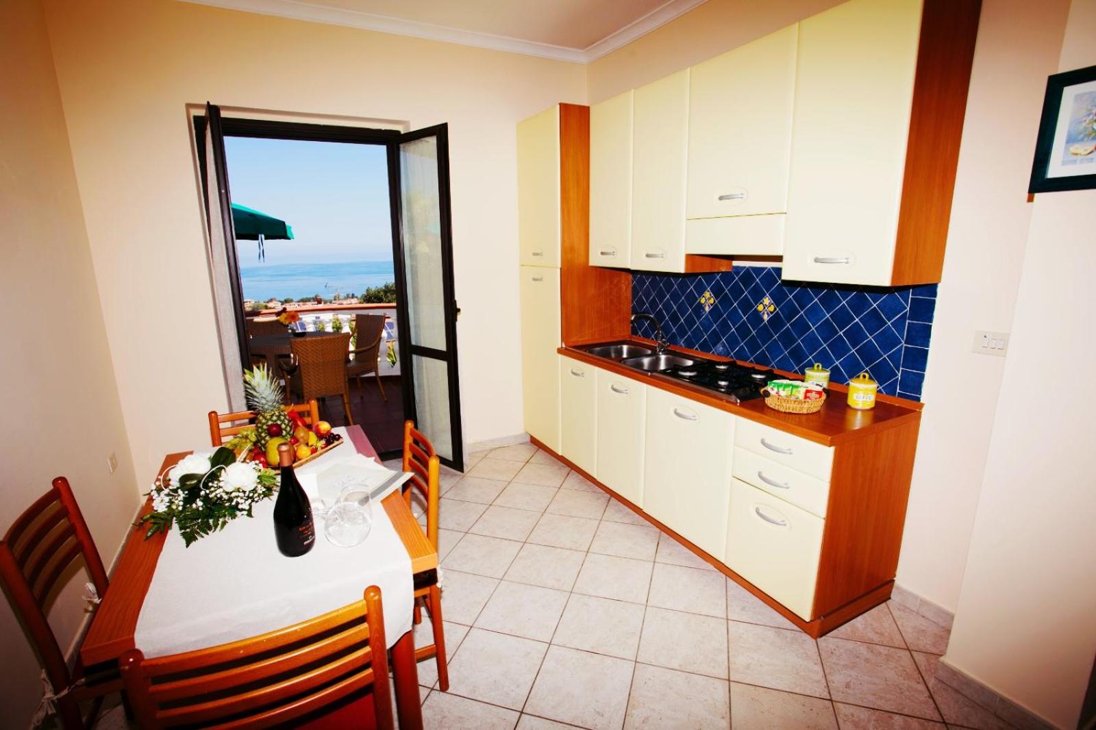 Apartment with Sea View - Photo 6