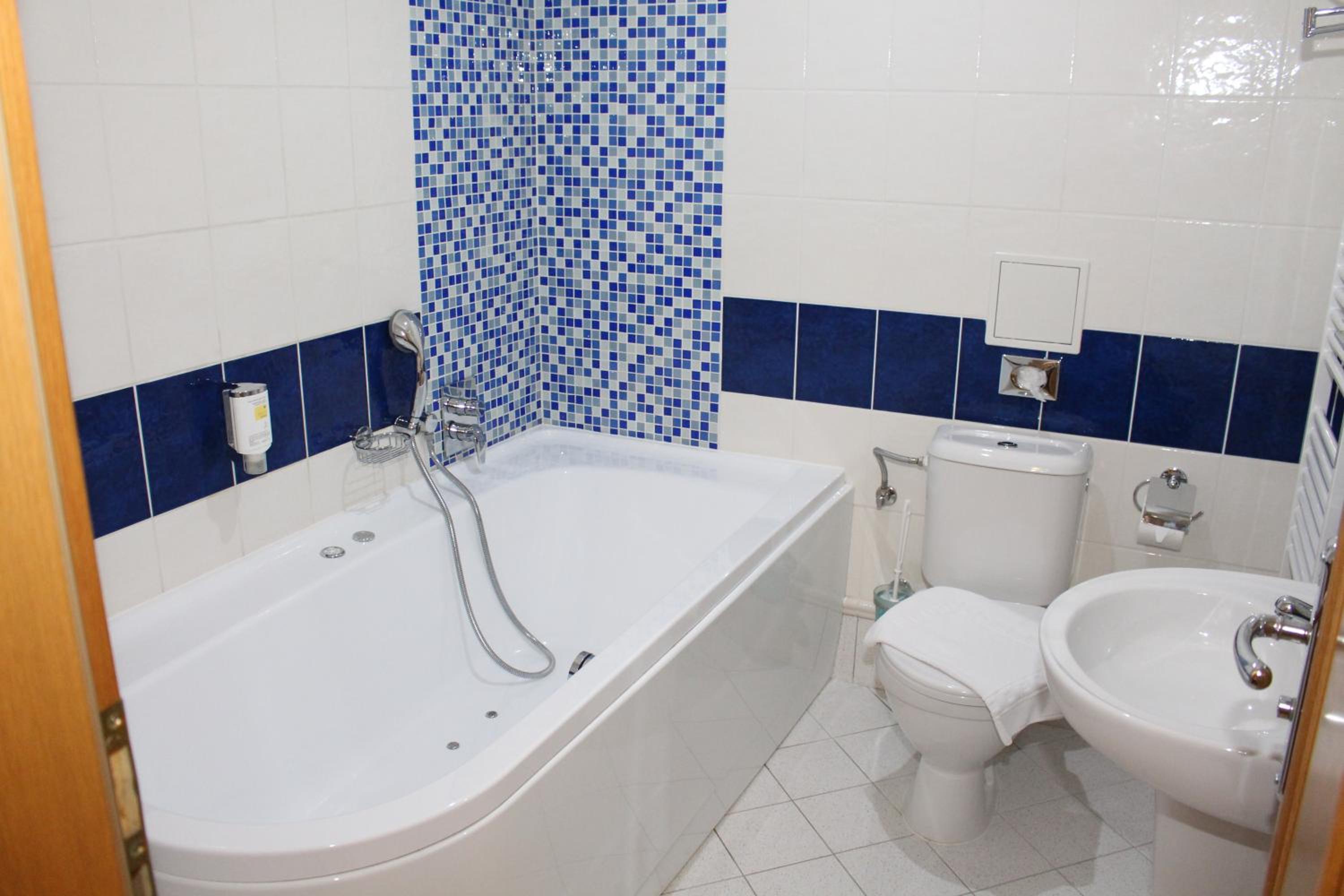 Double Room - Photo 5