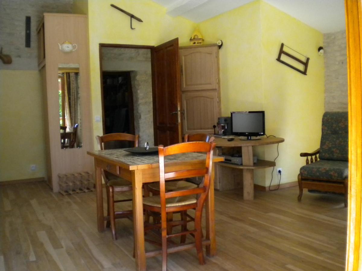 Apartment with Terrace photo 3