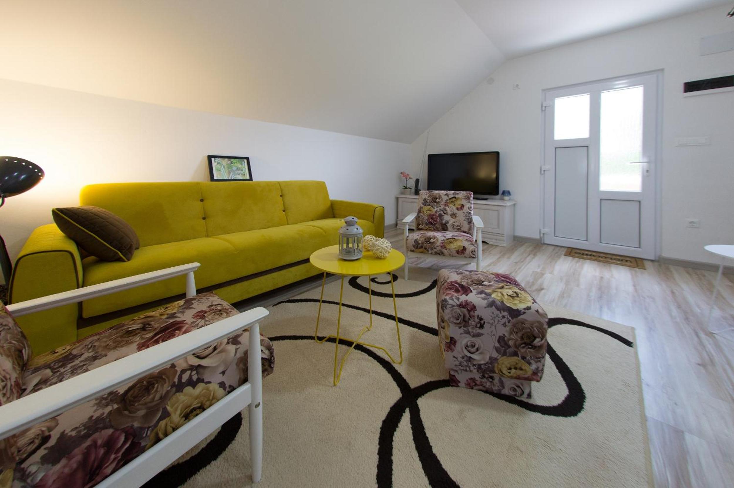 Two-Bedroom Apartment - Photo 16