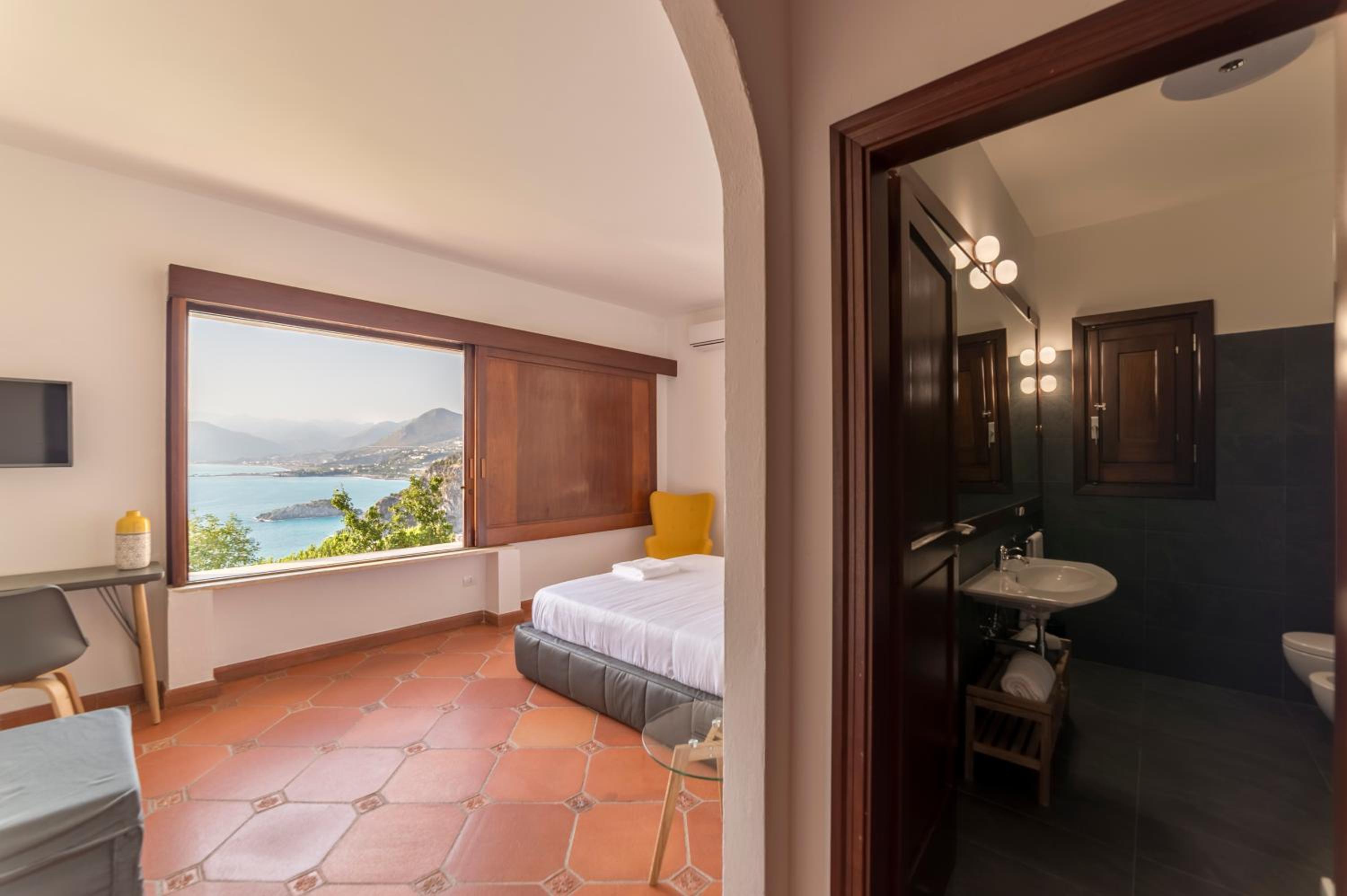 Deluxe Triple Room with Sea View photo 1