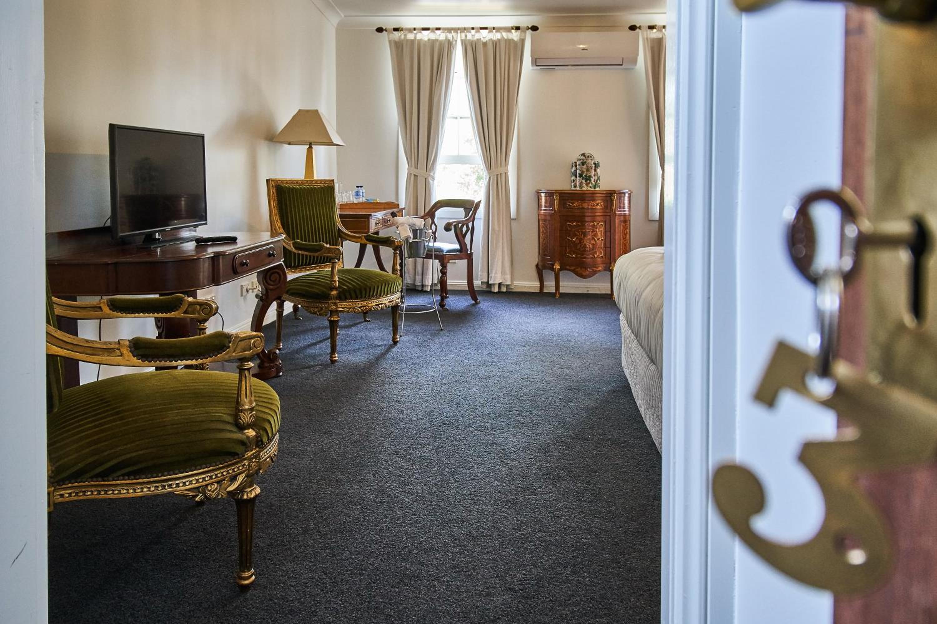Superior King Suite photo 3
