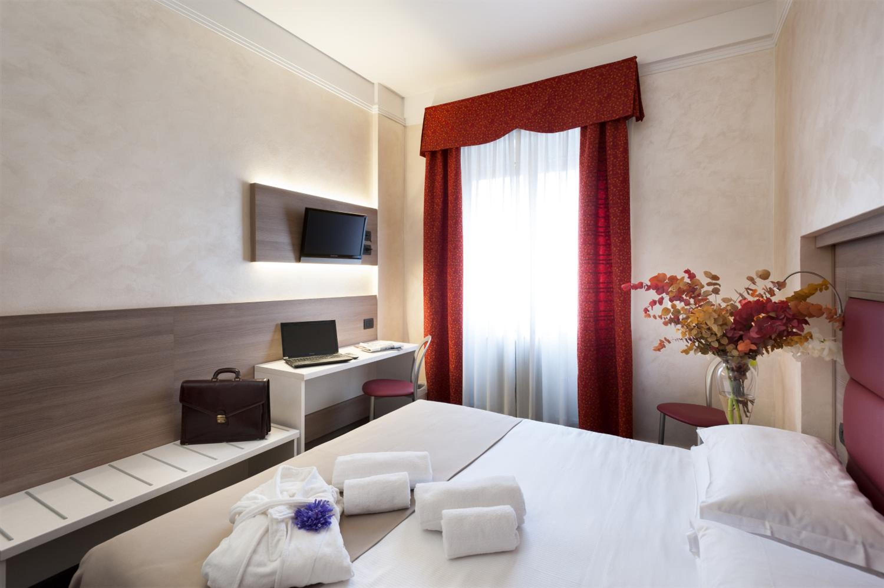 Single Room thumbnail 6
