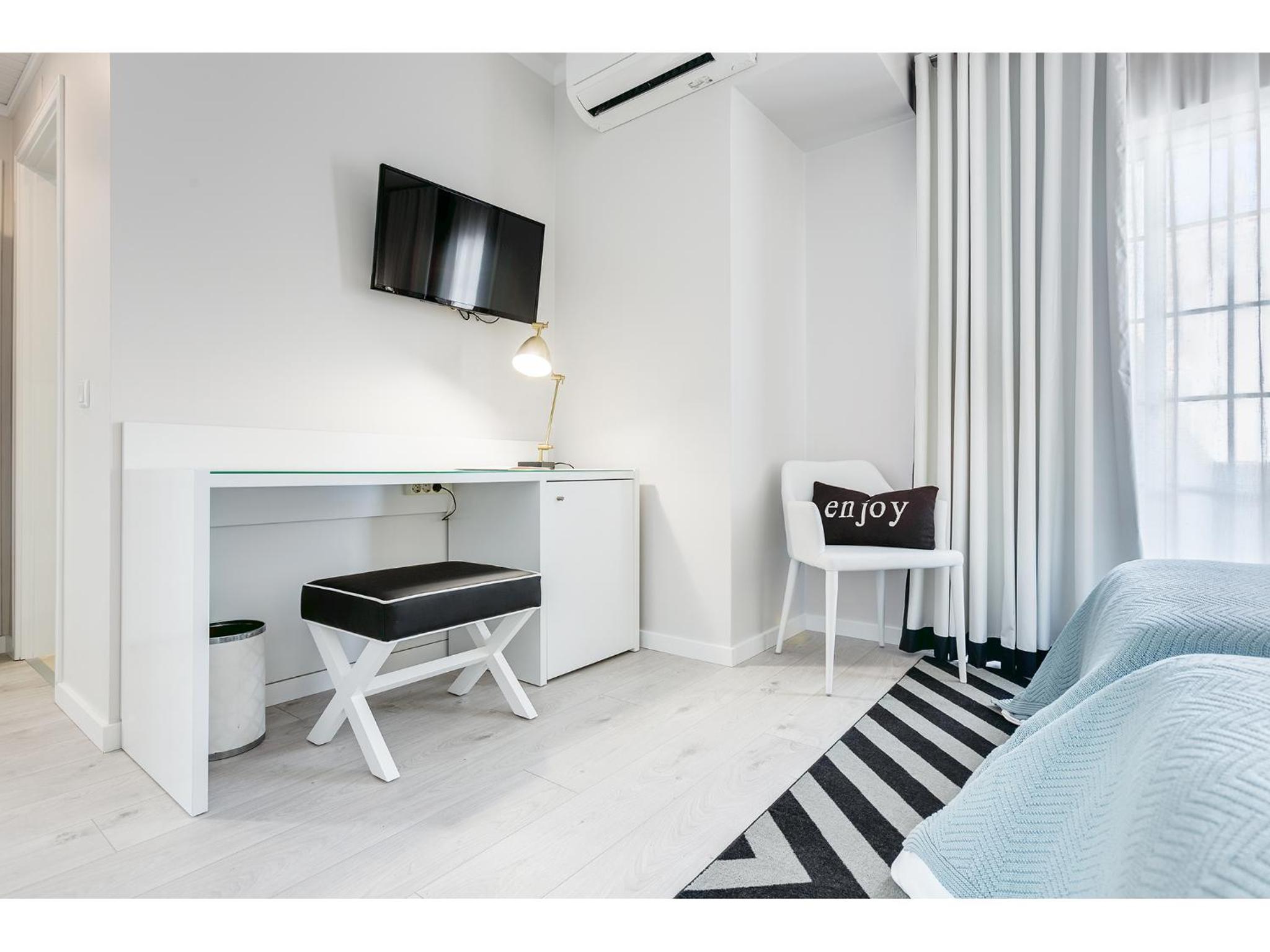 Double or Twin Room - Photo 9