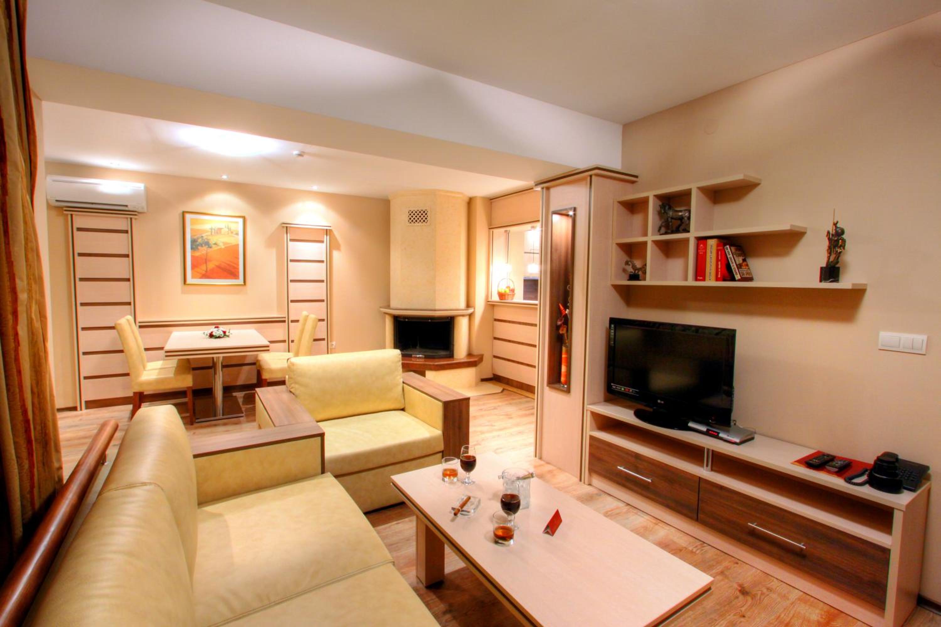 Deluxe One-Bedroom Apartment photo 1