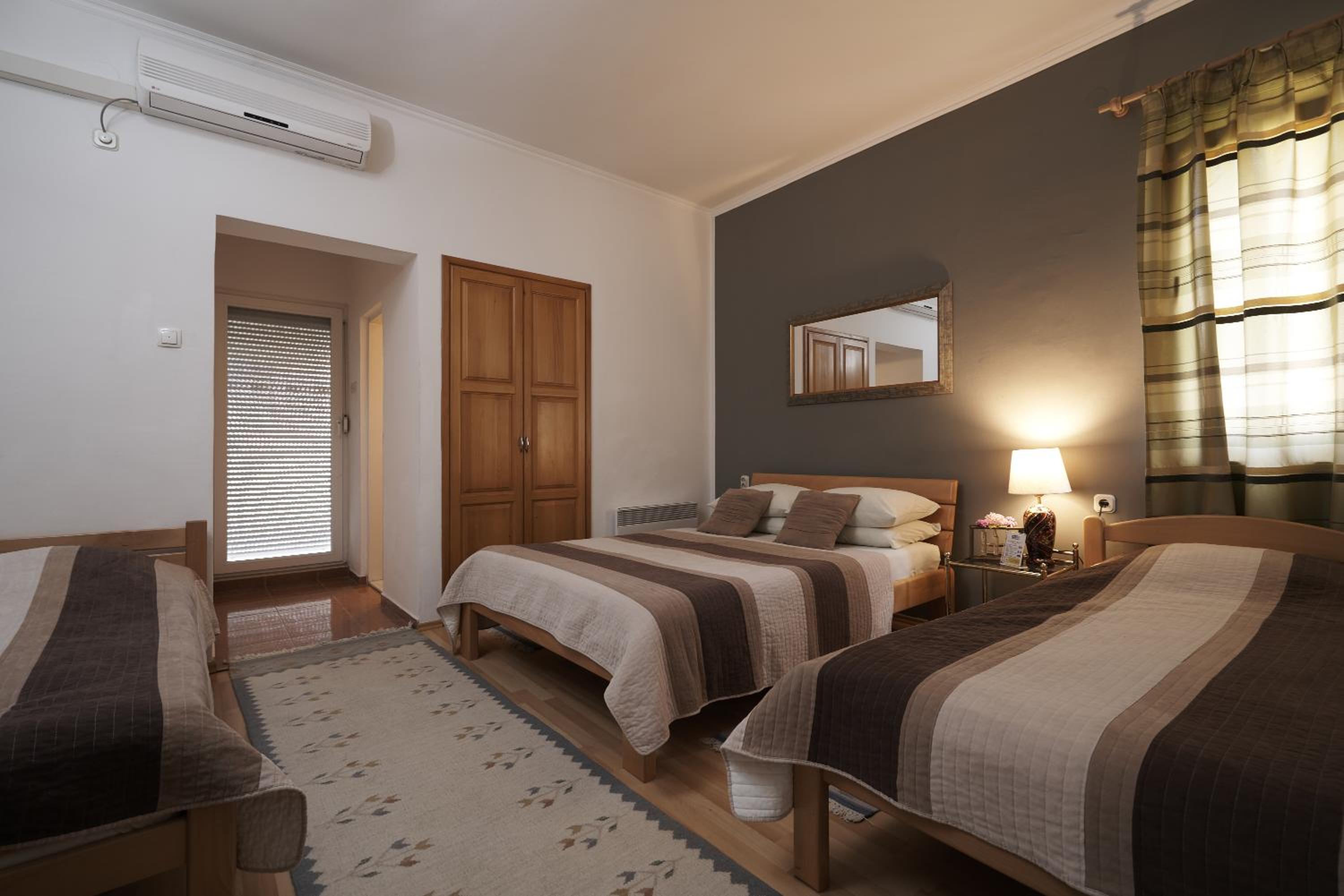 Quadruple Room with Balcony photo 2