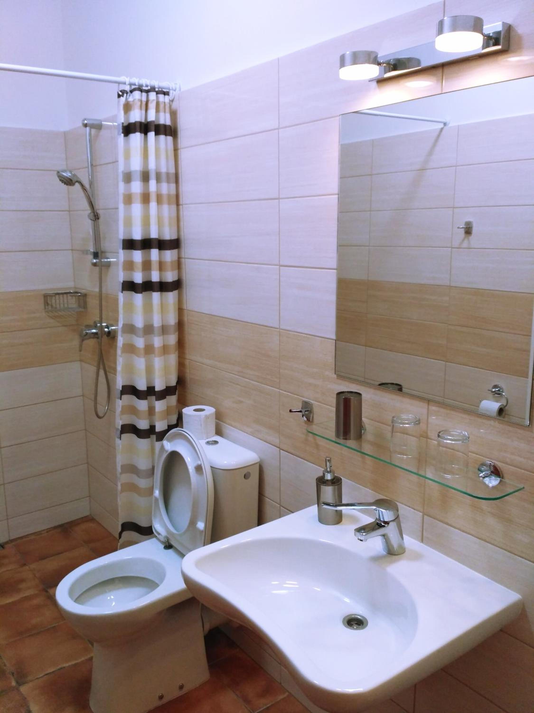 Standard Double or Twin Room with Air-Conditioning photo 2