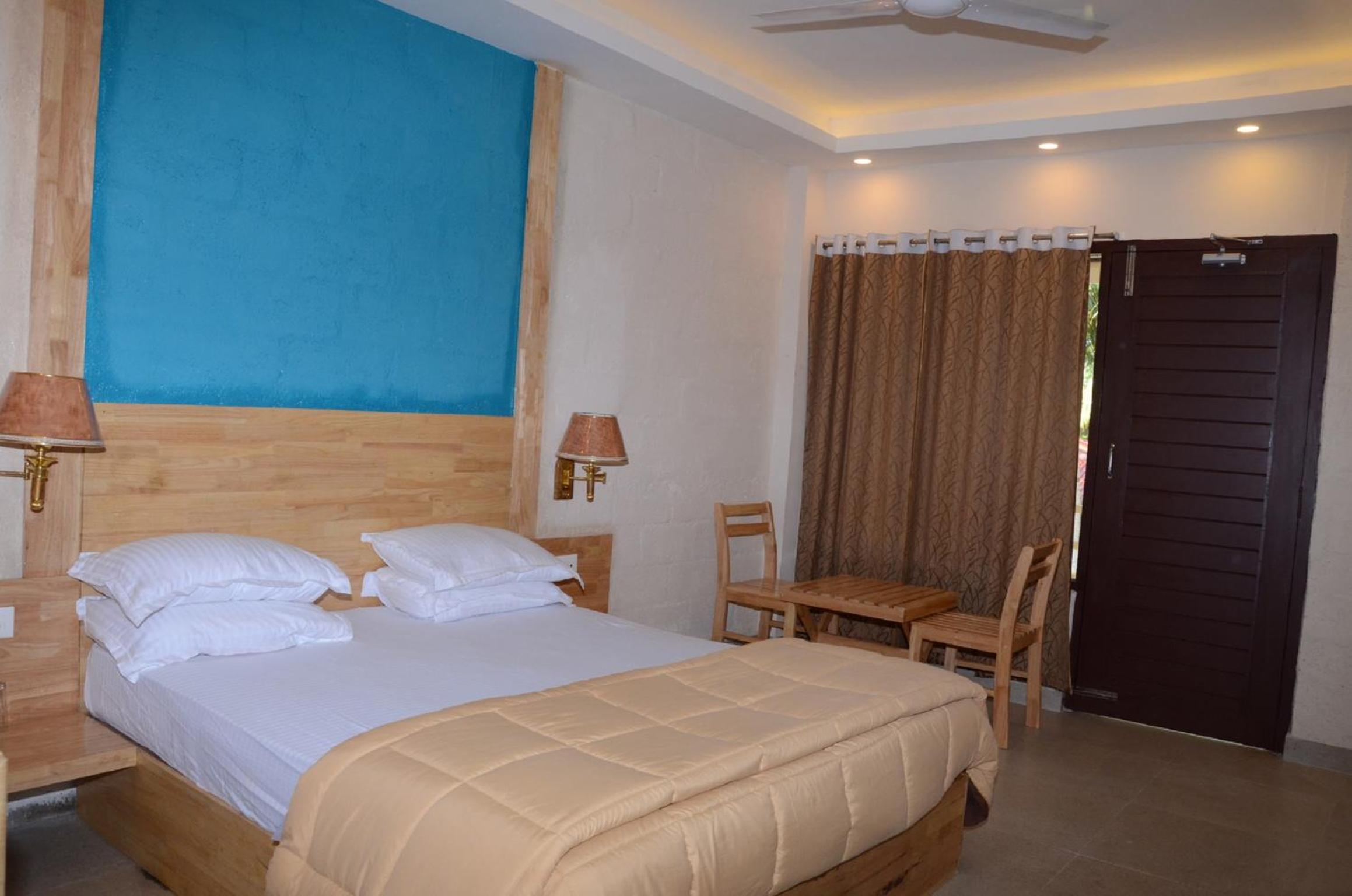 Semi Deluxe Double Room with Sea View - Photo 4
