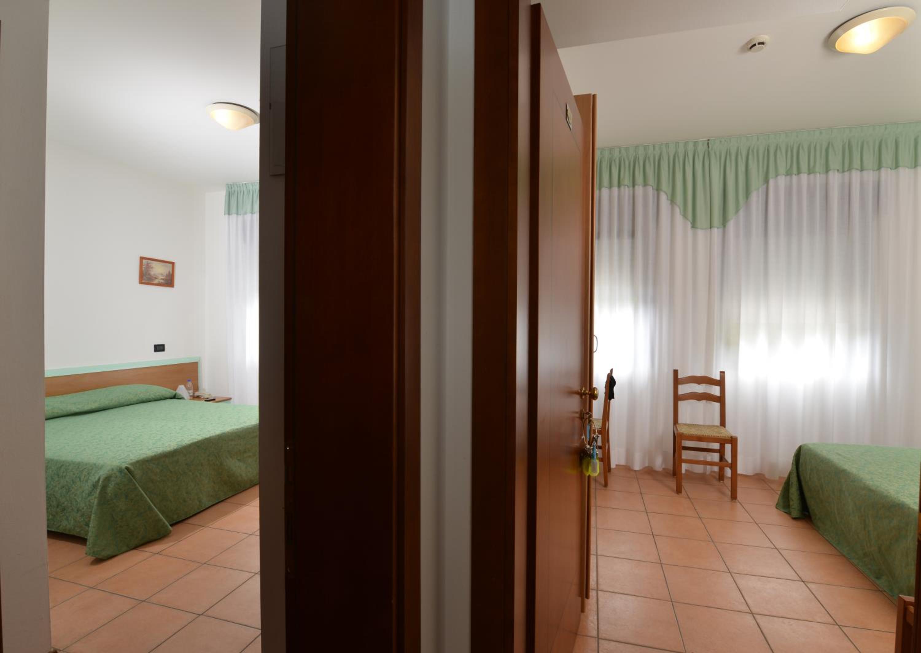 Double or Twin Room photo 2