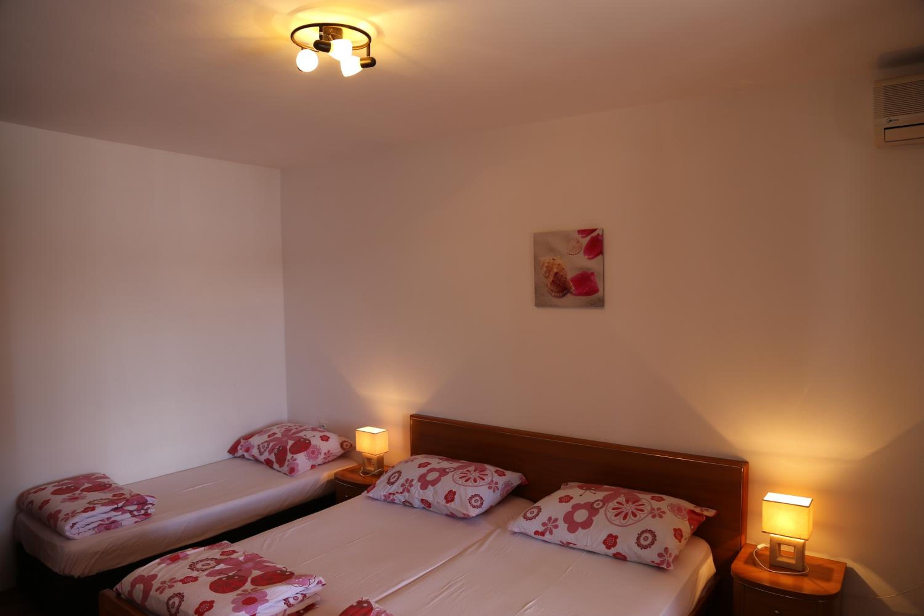 One-Bedroom Apartment with Shared Terrace and Sea View